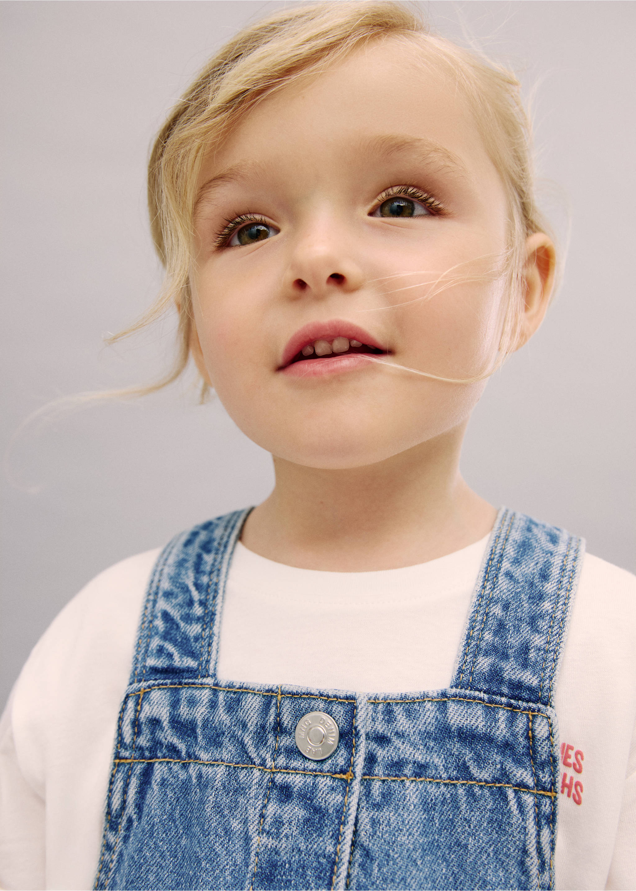 Denim buttons pichi - Details of the article 1, Medium Blue. Ref: 17031250-00.