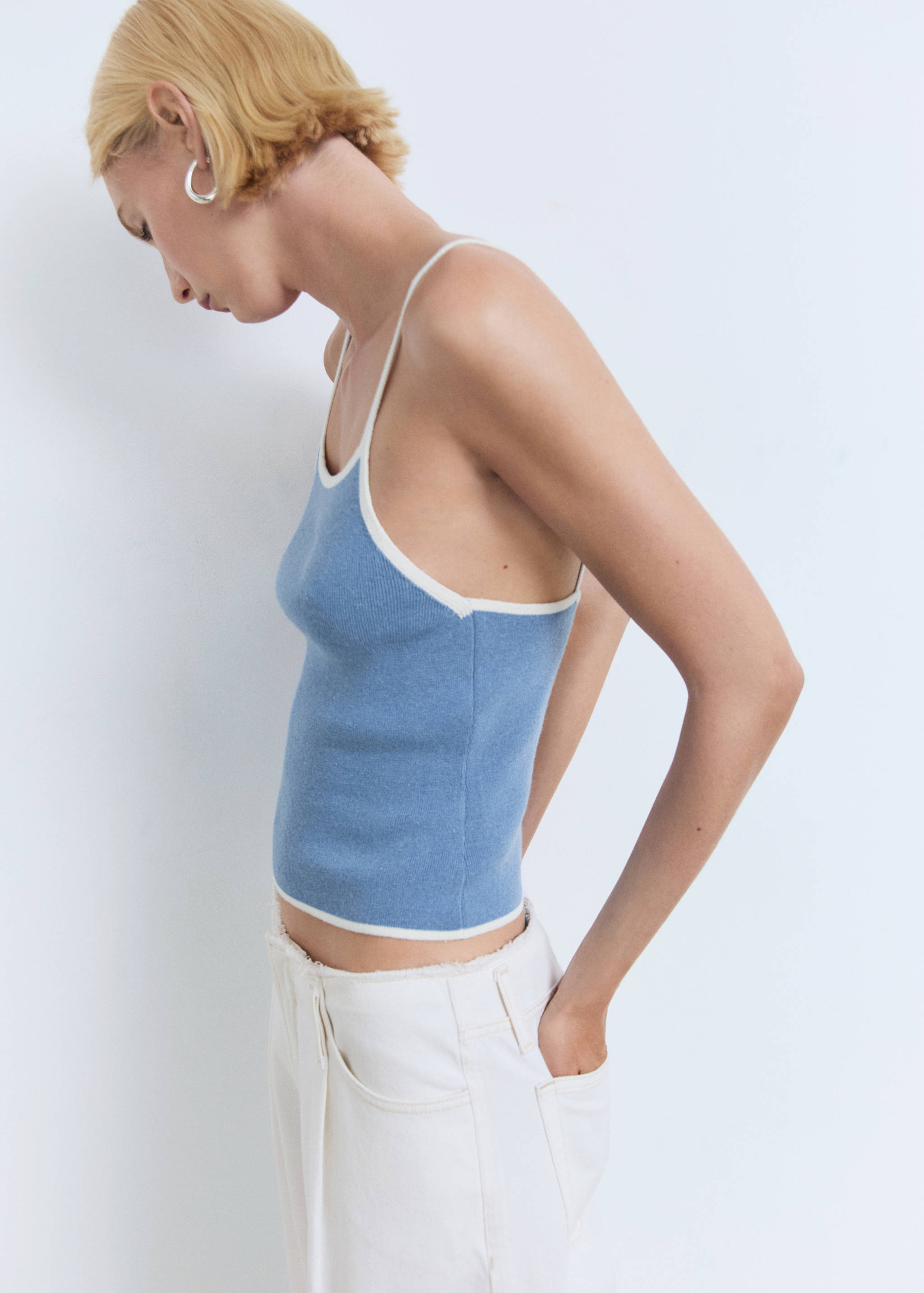 Knitted top with contrasting trim - Medium plane