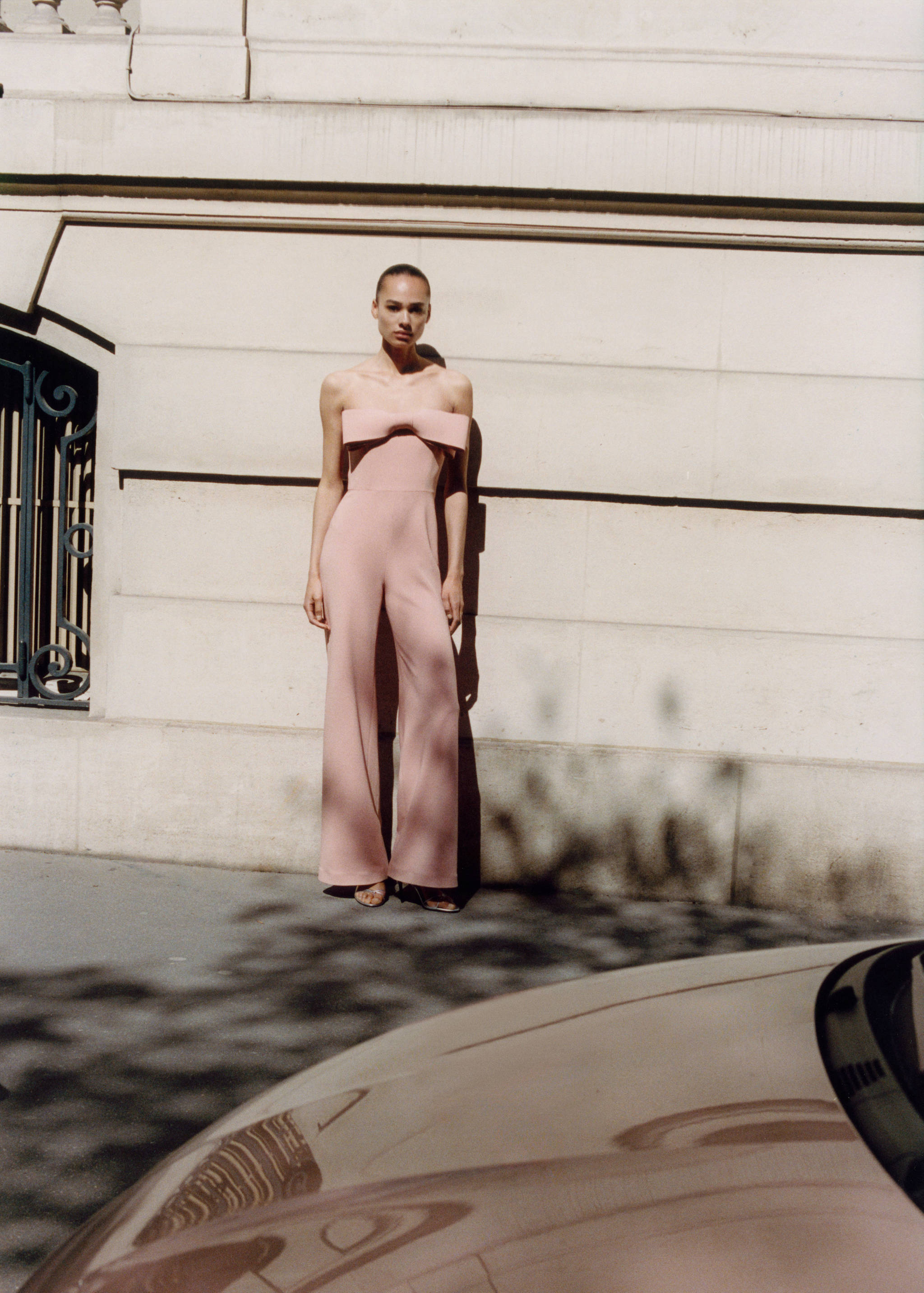 Strapless jumpsuit with bow neckline - Reverse of the article