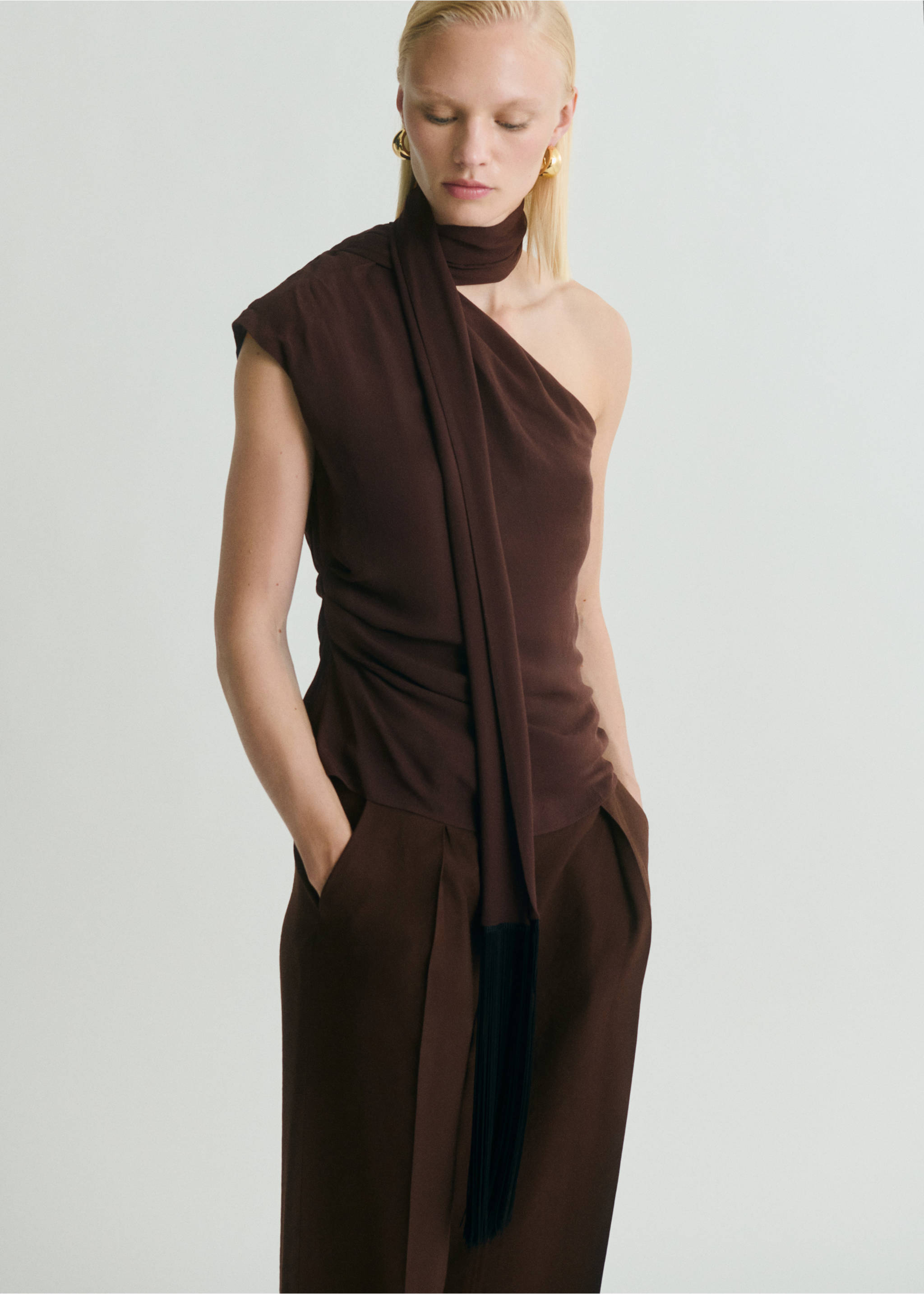 Pleat detail pants - Medium plane, Chocolate. Ref: 17031266-00.