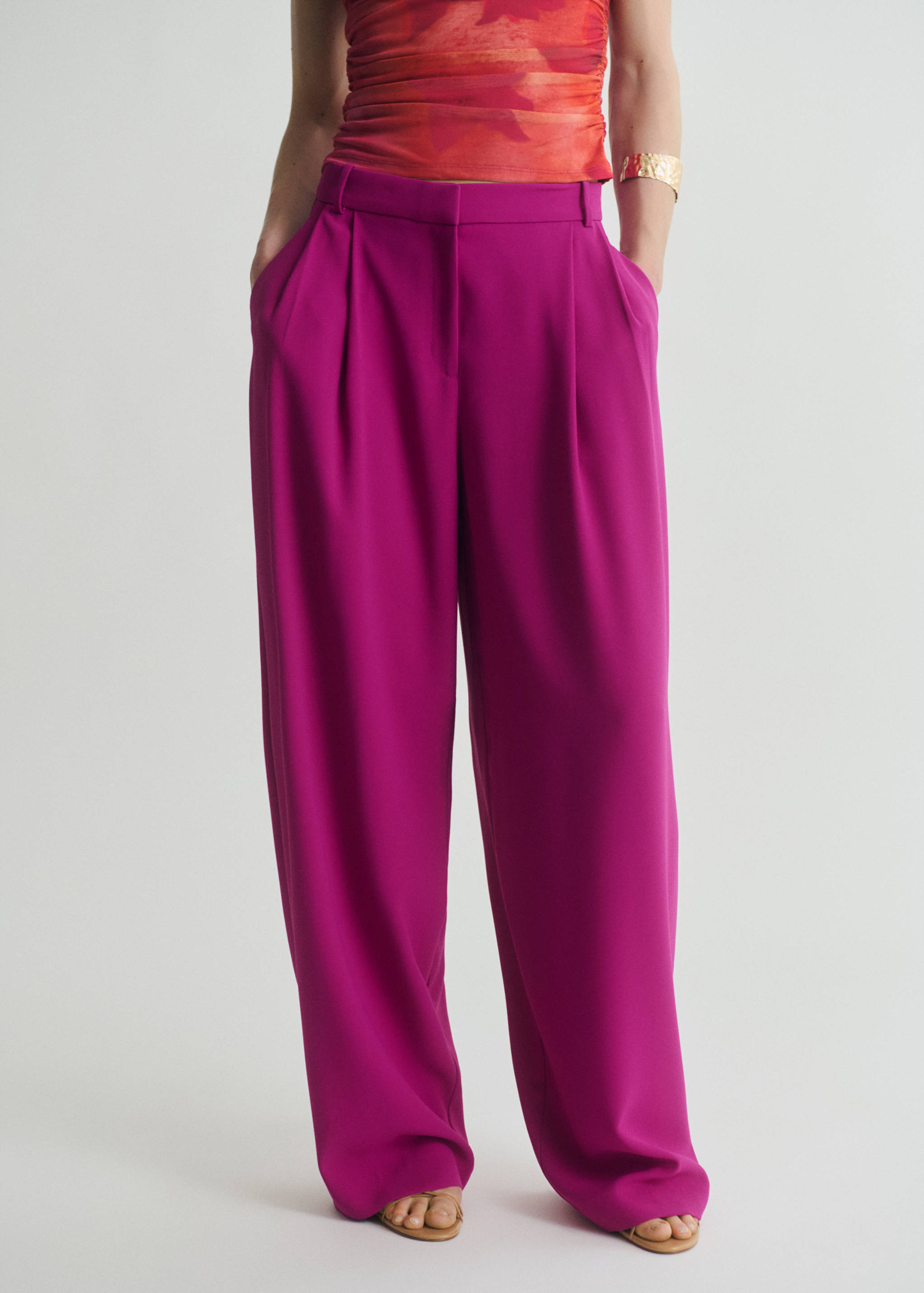 Pleat detail trousers - Medium plane