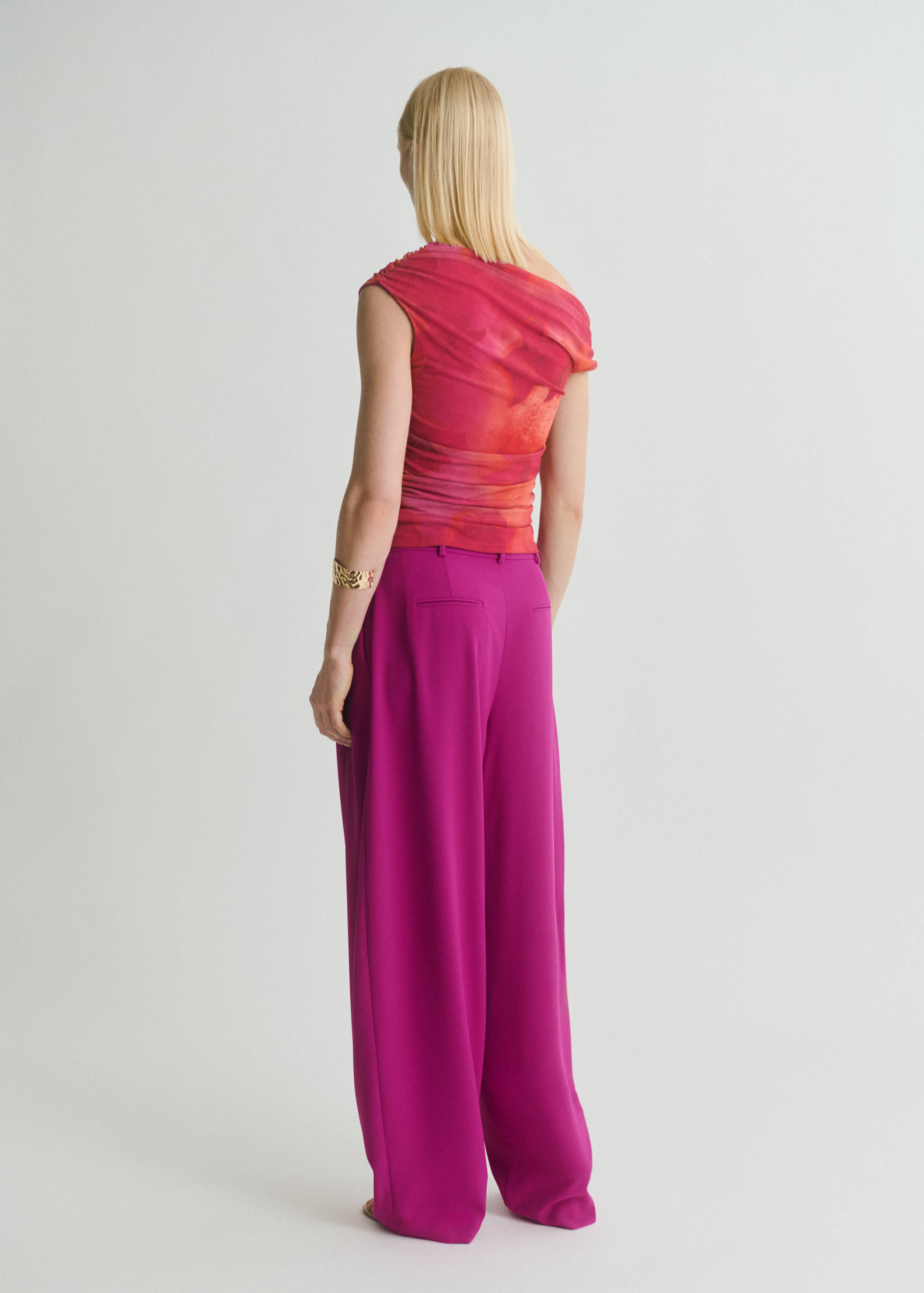 Pleat detail trousers - Reverse of the article