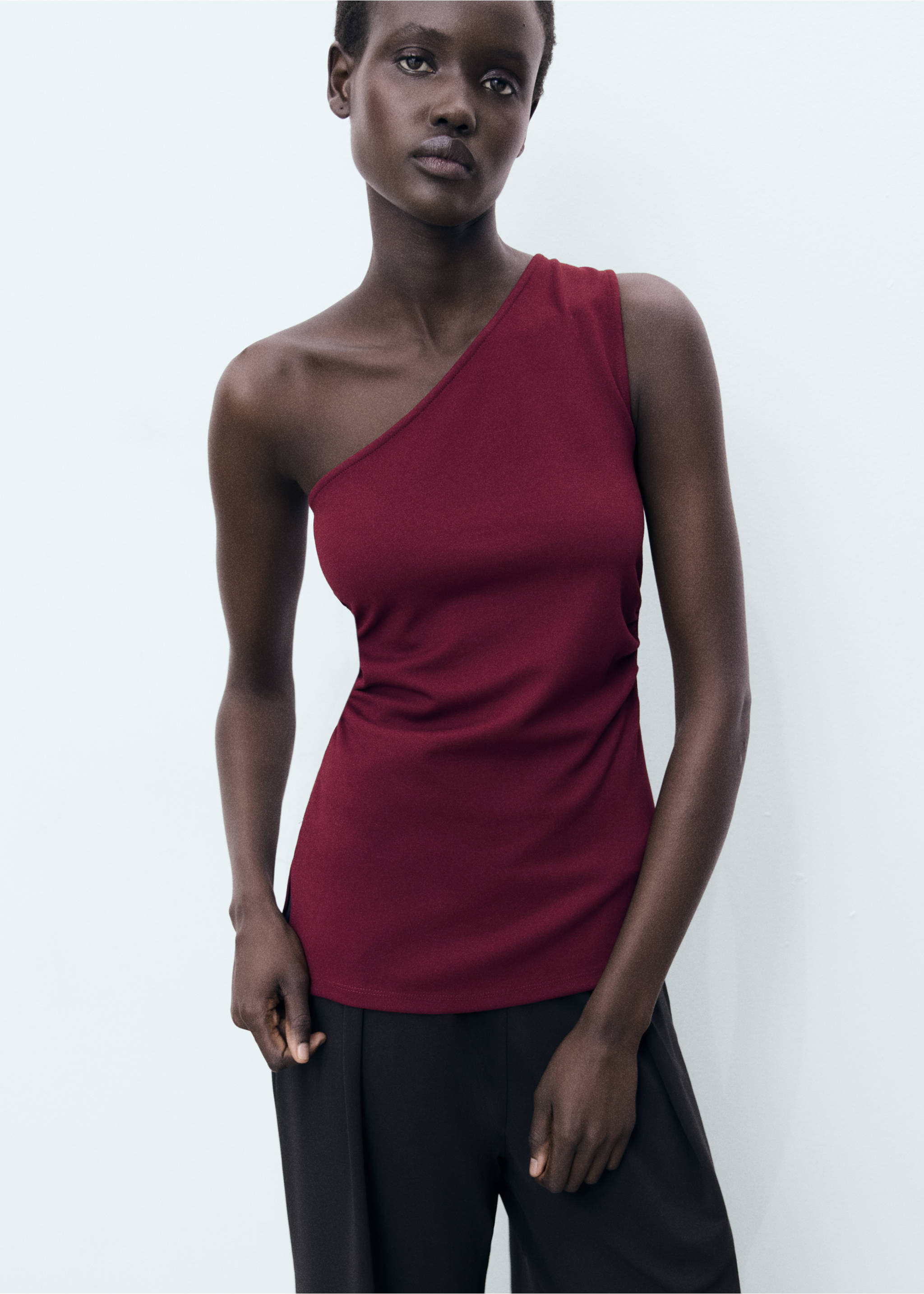 Asymmetrical draped top - Details of the article 2, Burgundy. Ref: 17031269-00.