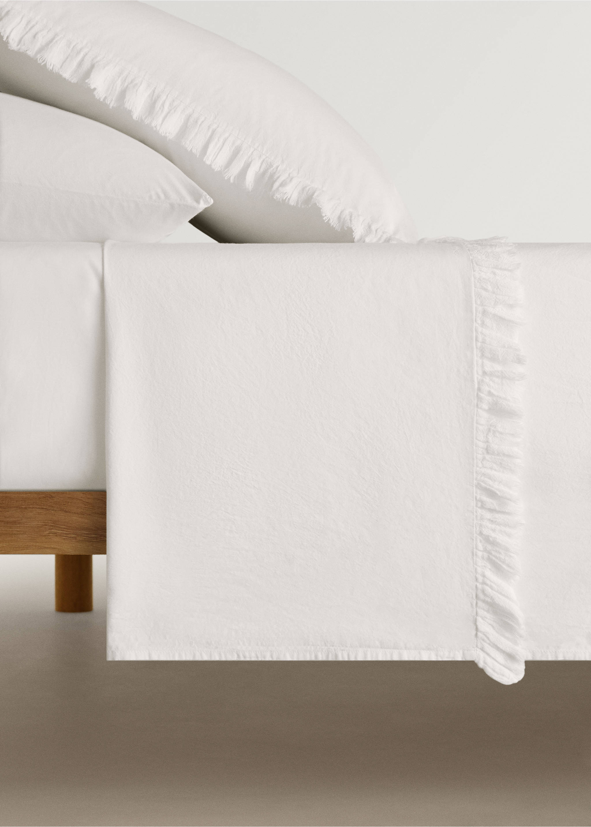 Percale cotton top sheet with gauze ruffle for 90 cm bed - Article without model, Ecru. Ref: 17031529-00.
