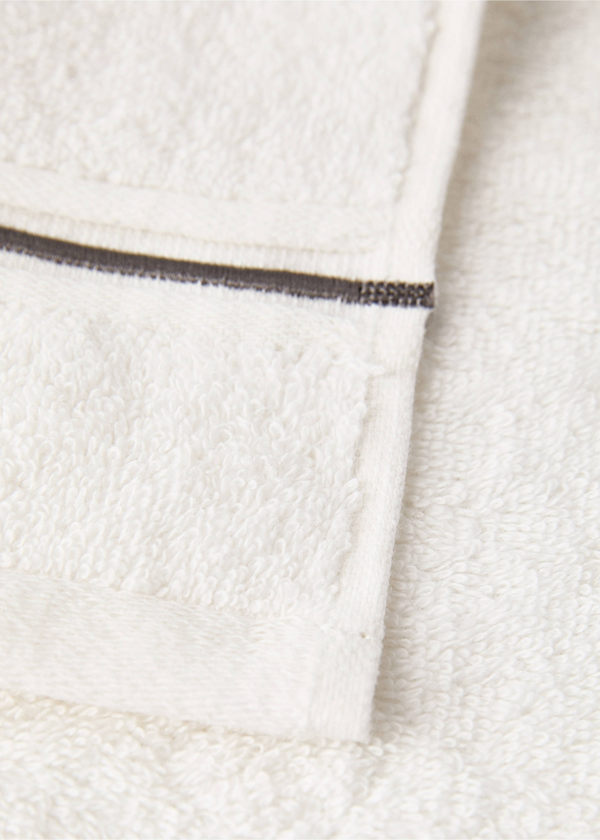 Set of 3 cotton towels with embroidered scalloped edges - Details of the article 2, White. Ref: 17031573-00.