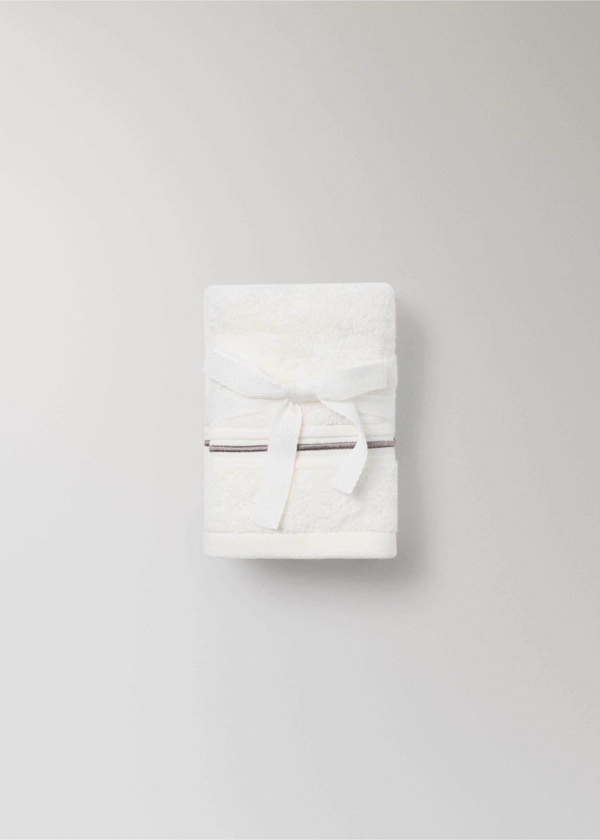 Set of 3 cotton towels with embroidered scalloped edges - Details of the article 4, White. Ref: 17031573-00.