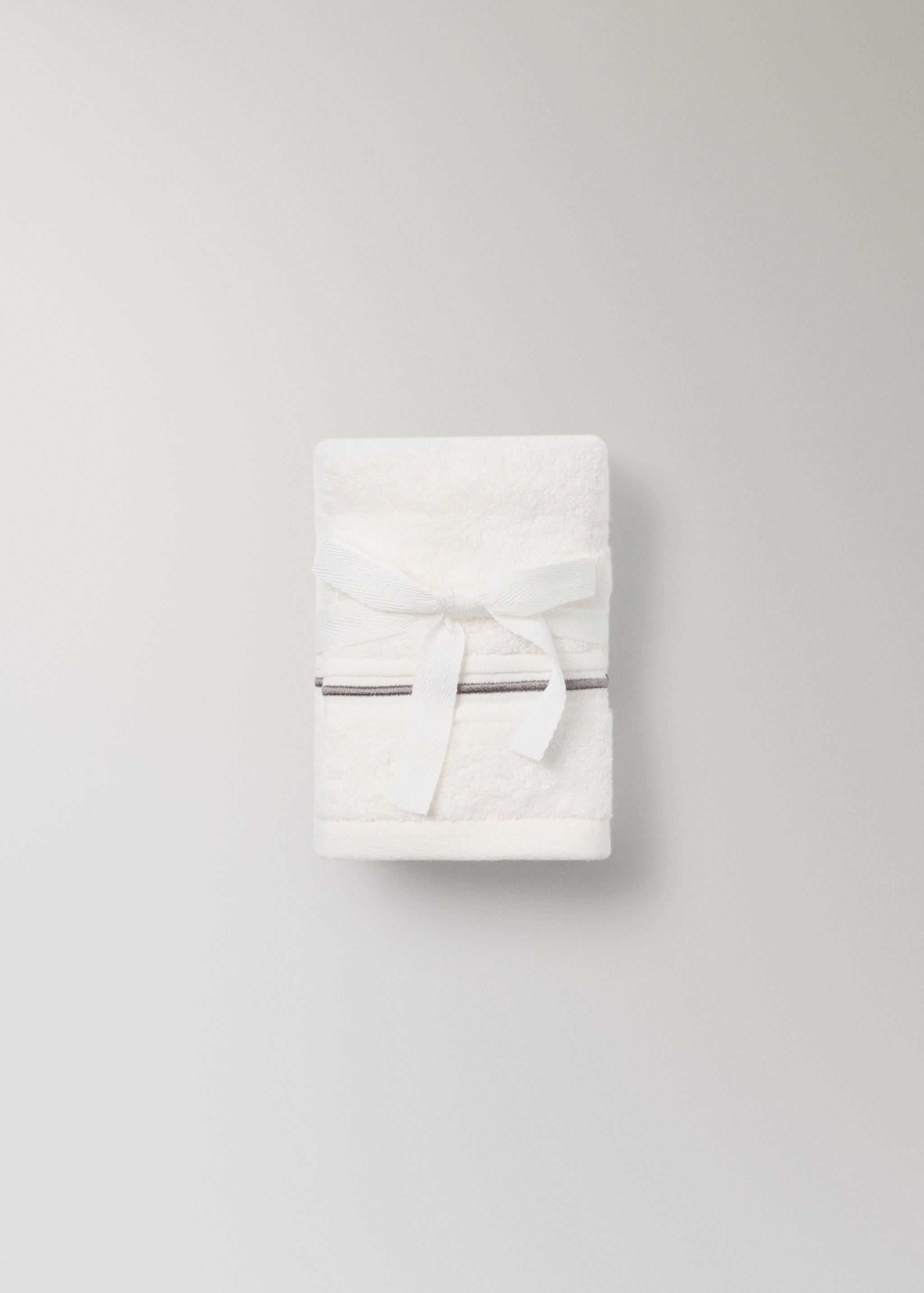 Set of 3 cotton towels with embroidered scalloped edges - Details of the article 4