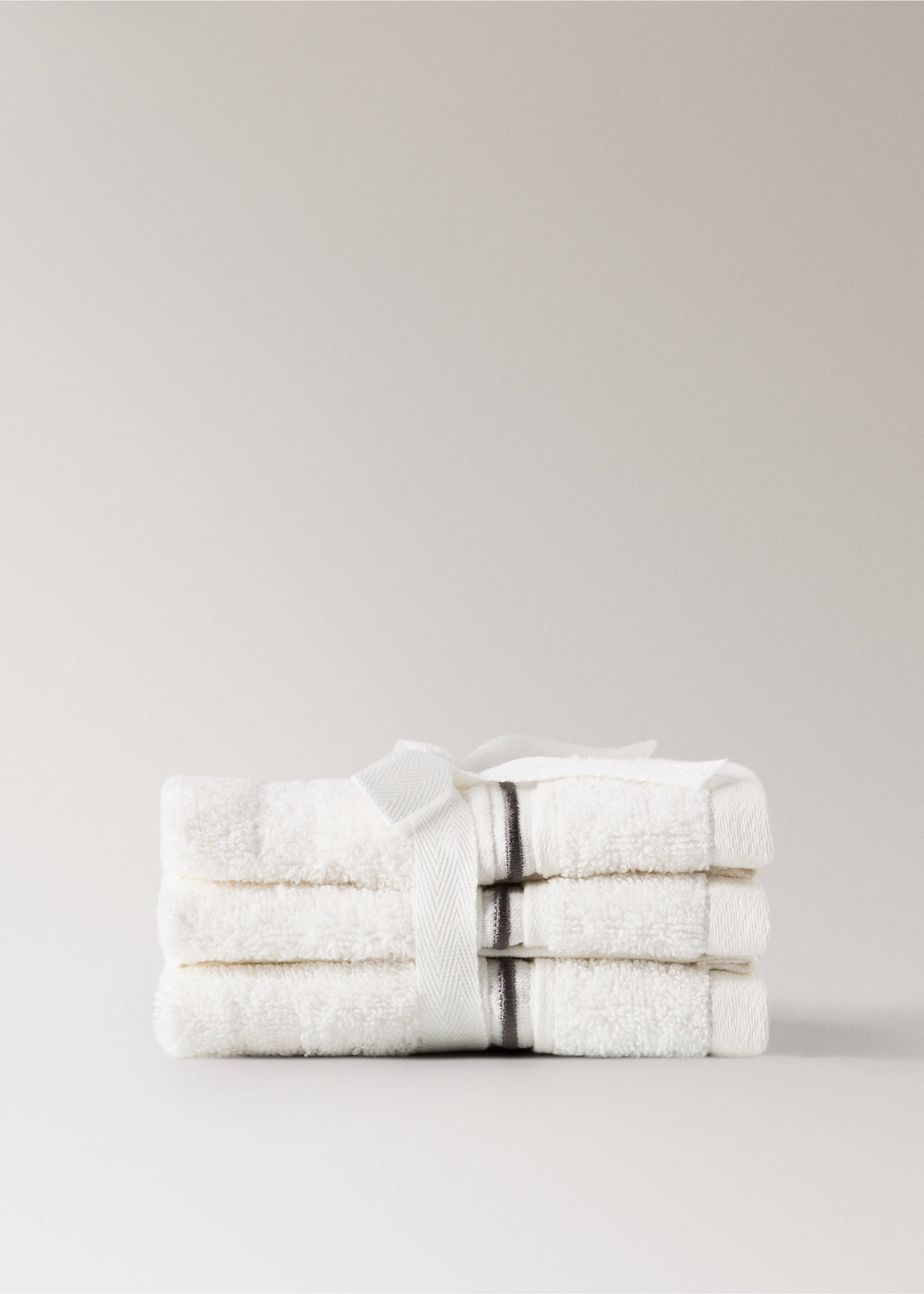 Set of 3 cotton towels with embroidered scalloped edges - Article without model, White. Ref: 17031573-00.