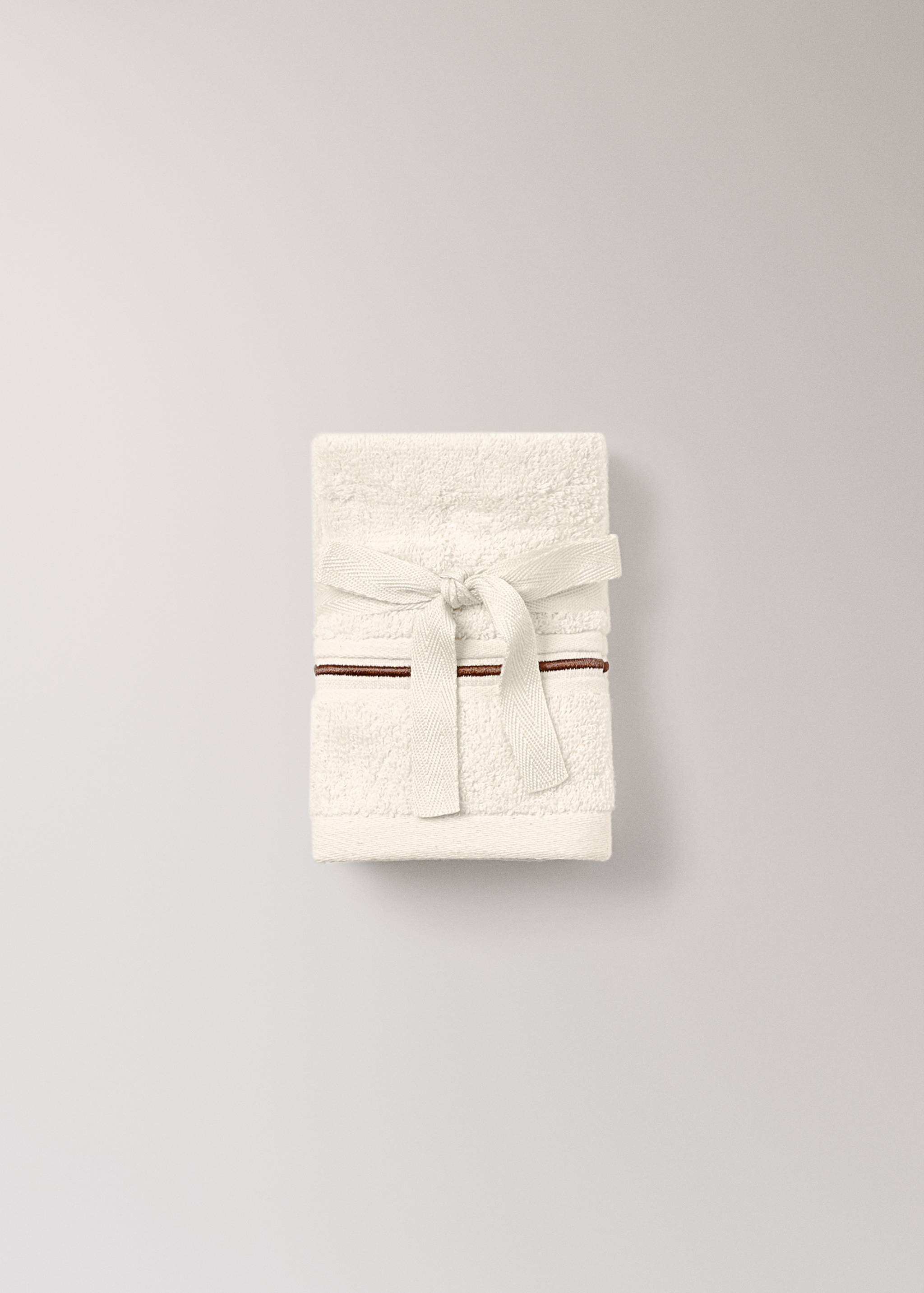 Set of 3 cotton towels with embroidered scalloped edges - Details of the article 4