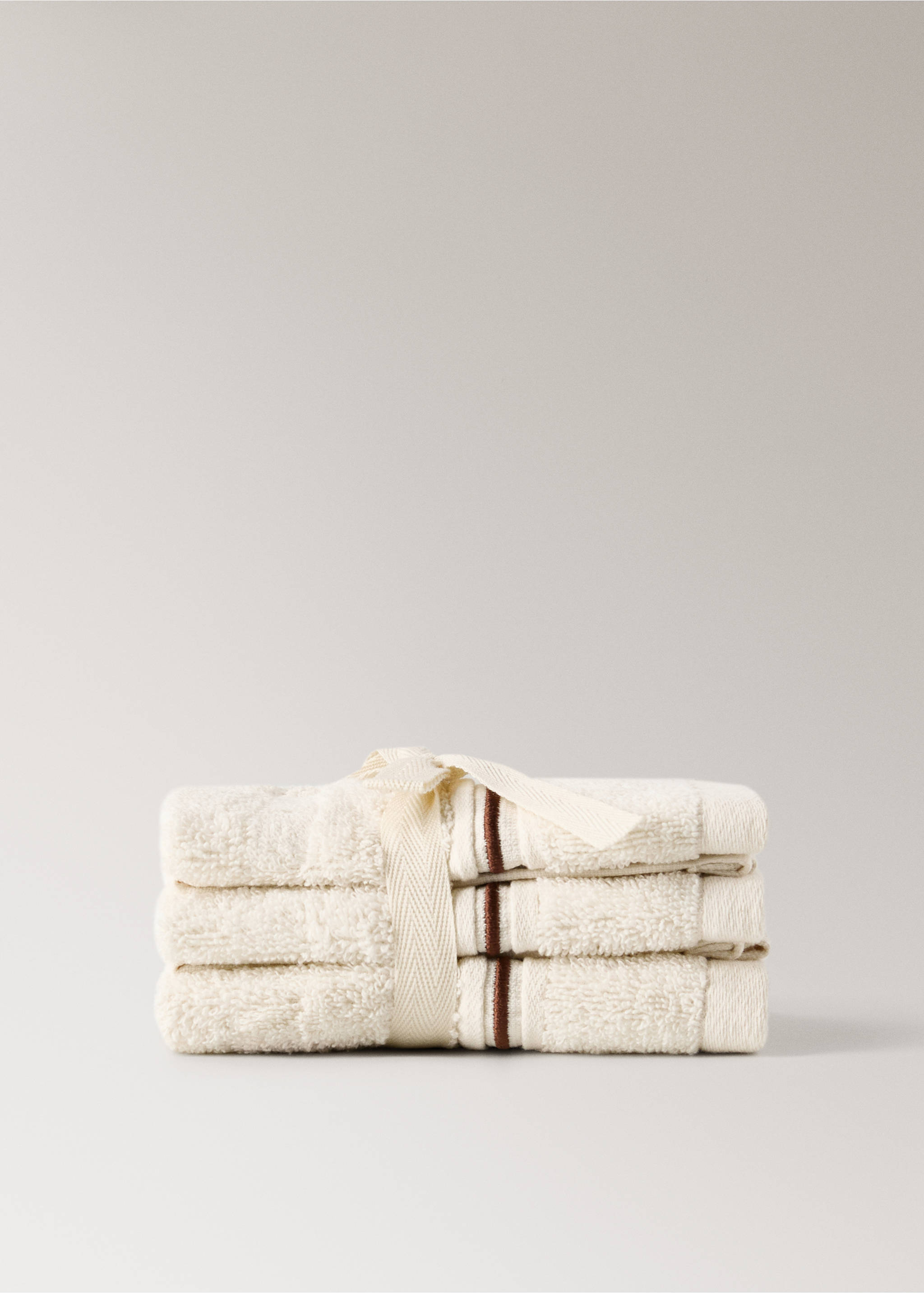 Set of 3 cotton towels with embroidered scalloped edges - Article without model, Ecru. Ref: 17031573-00.