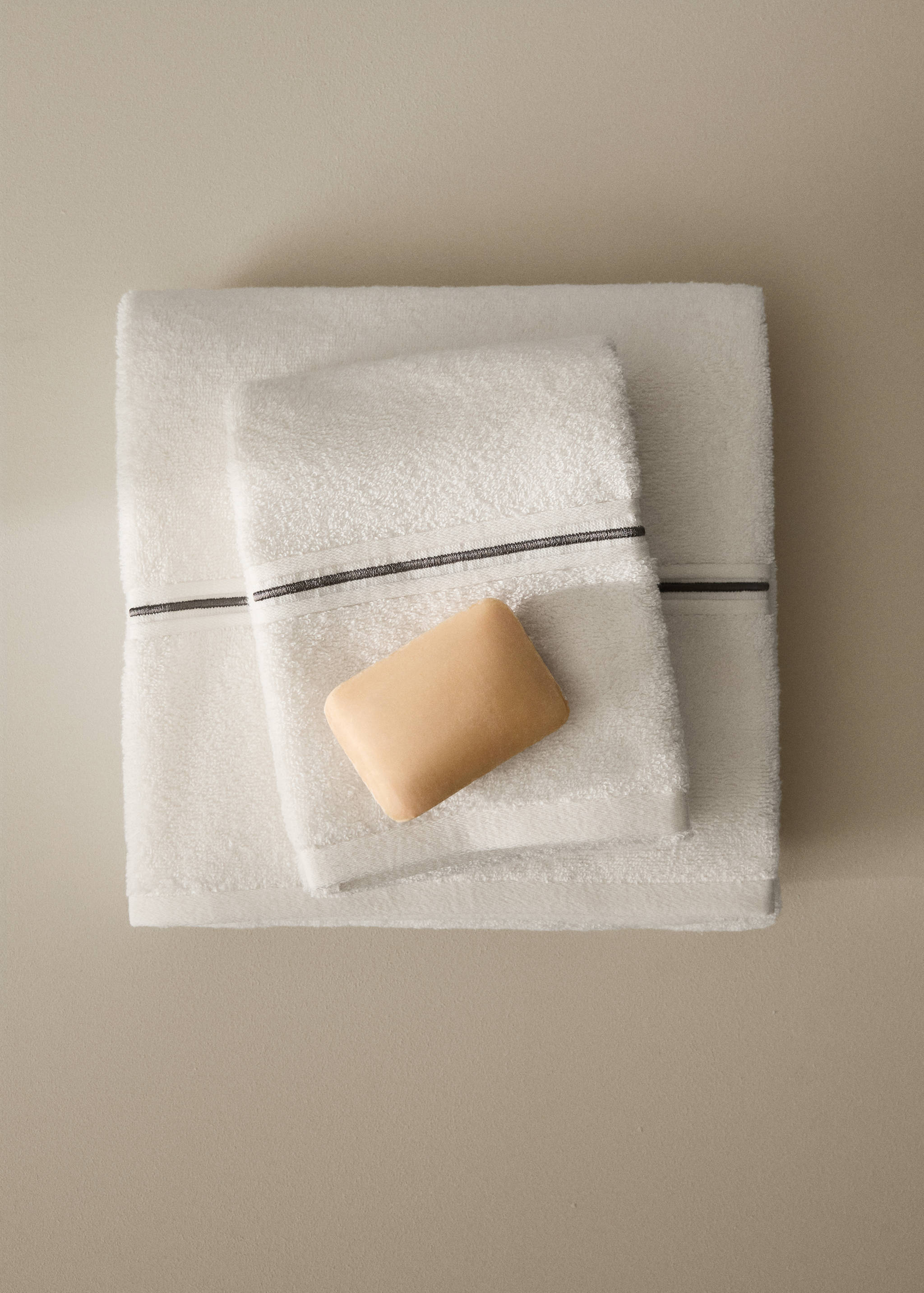 Serviette de toilette en coton feston brodé - Plan général
