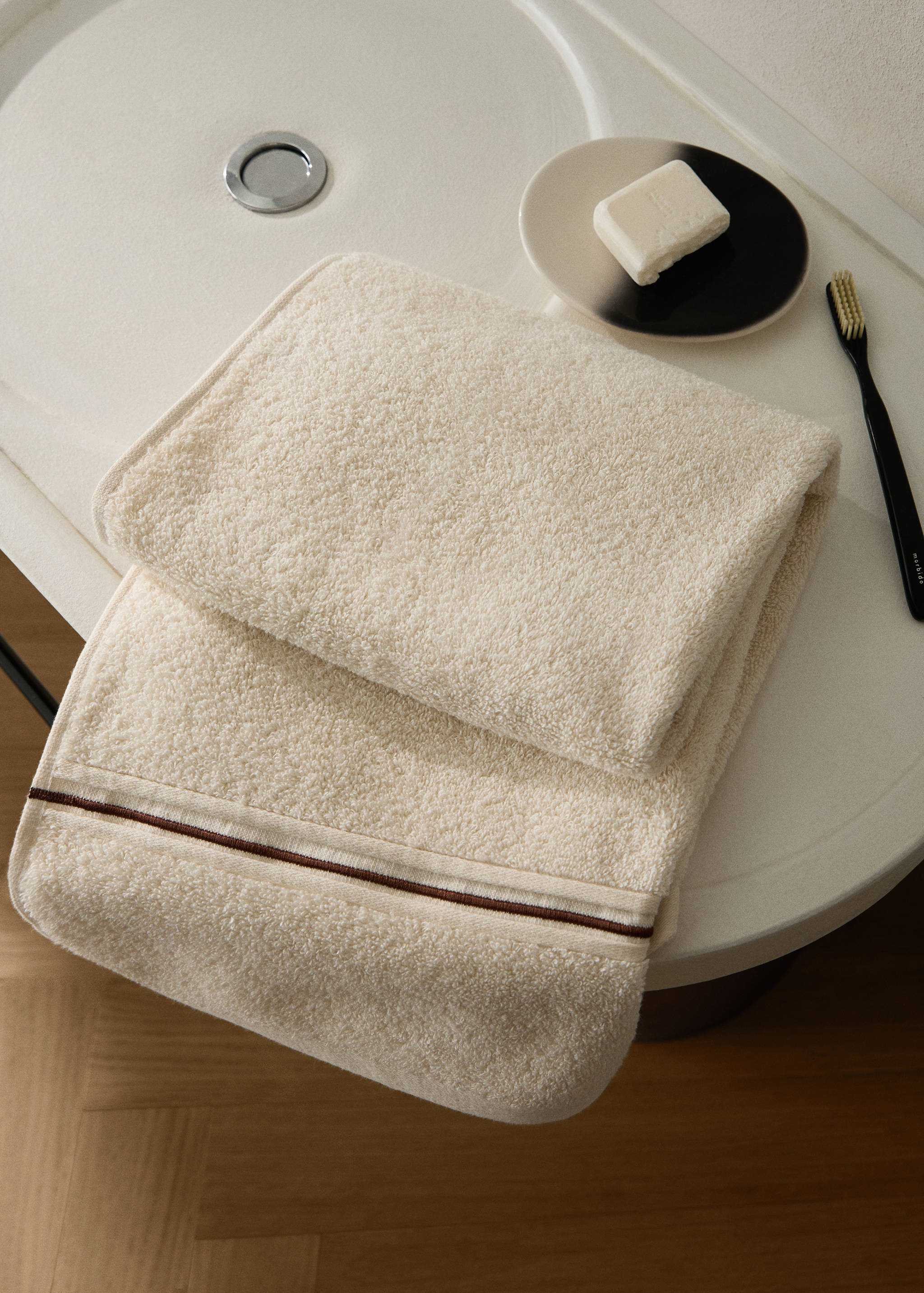 Serviette de toilette en coton feston brodé - Plan général