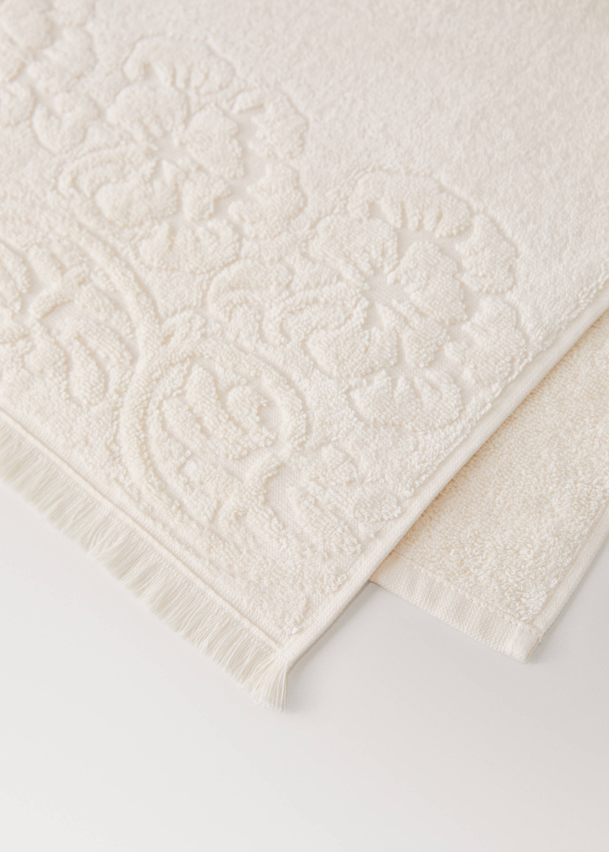 Bath towel with floral trim - Details of the article 1