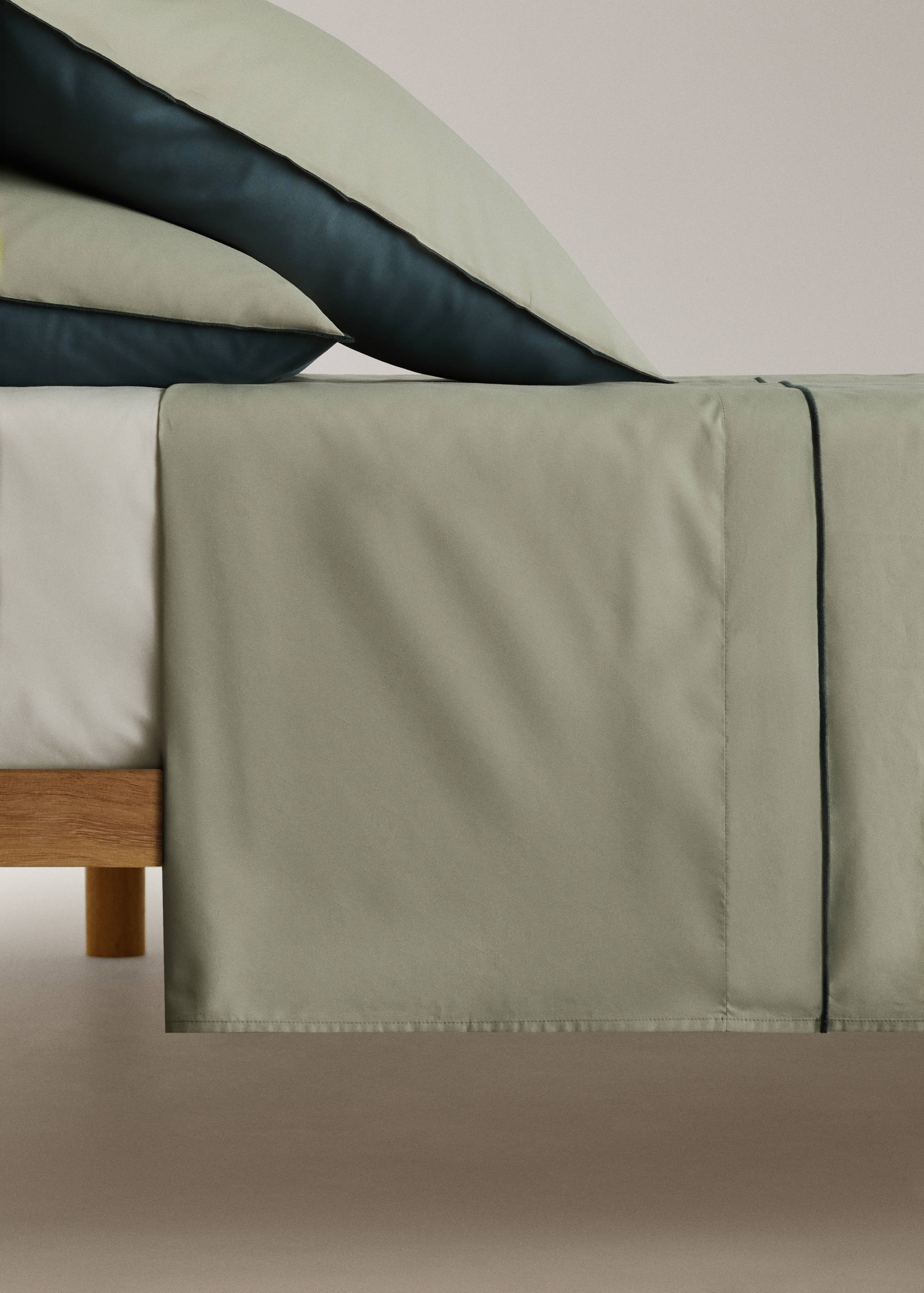 200-thread count percale cotton top sheet with contrasting overlock for 200 cm bed - Article without model