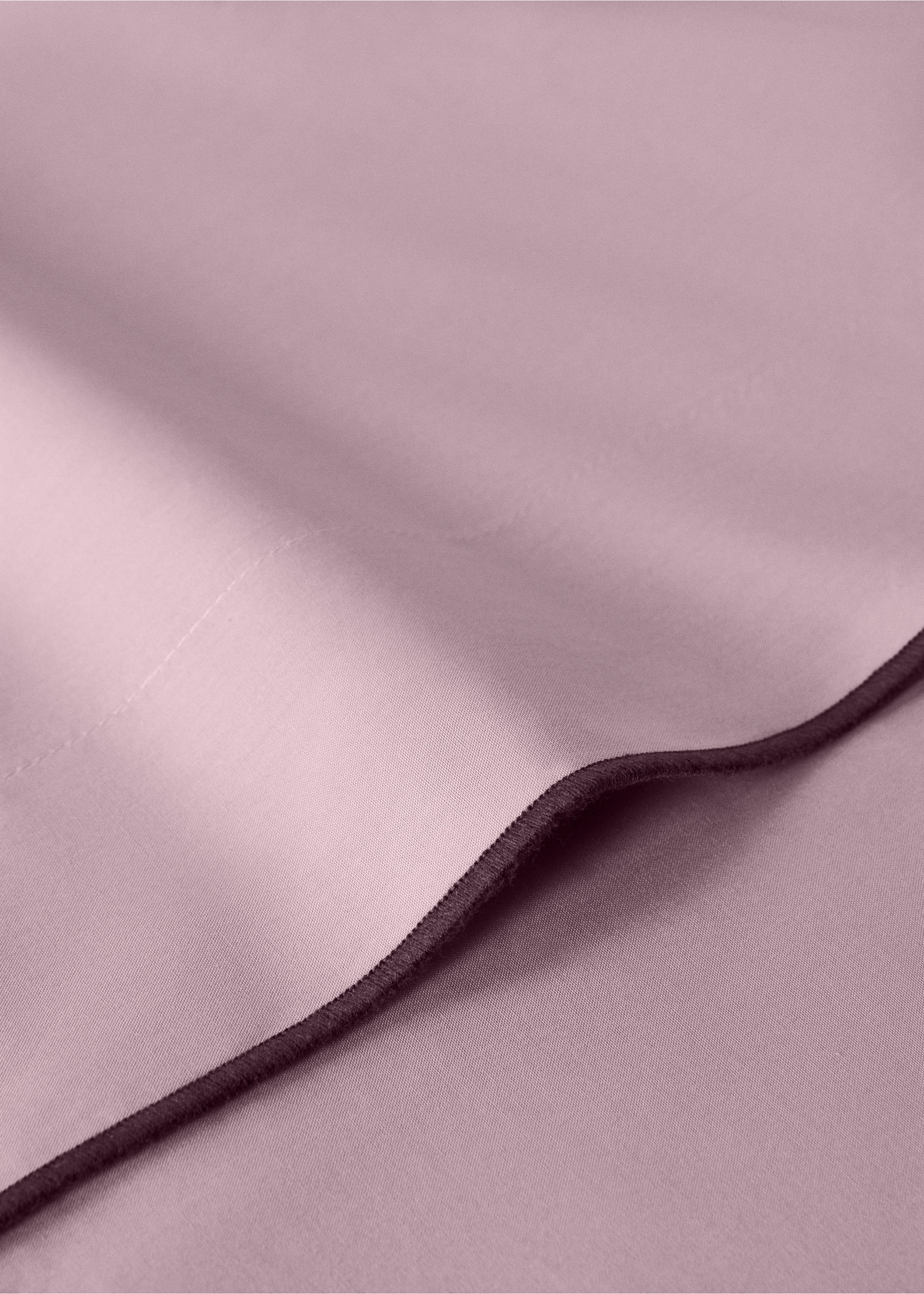 200-thread count percale cotton top sheet with contrasting overlock for 200 cm bed - Details of the article 1, Plum. Ref: 17031607-00.