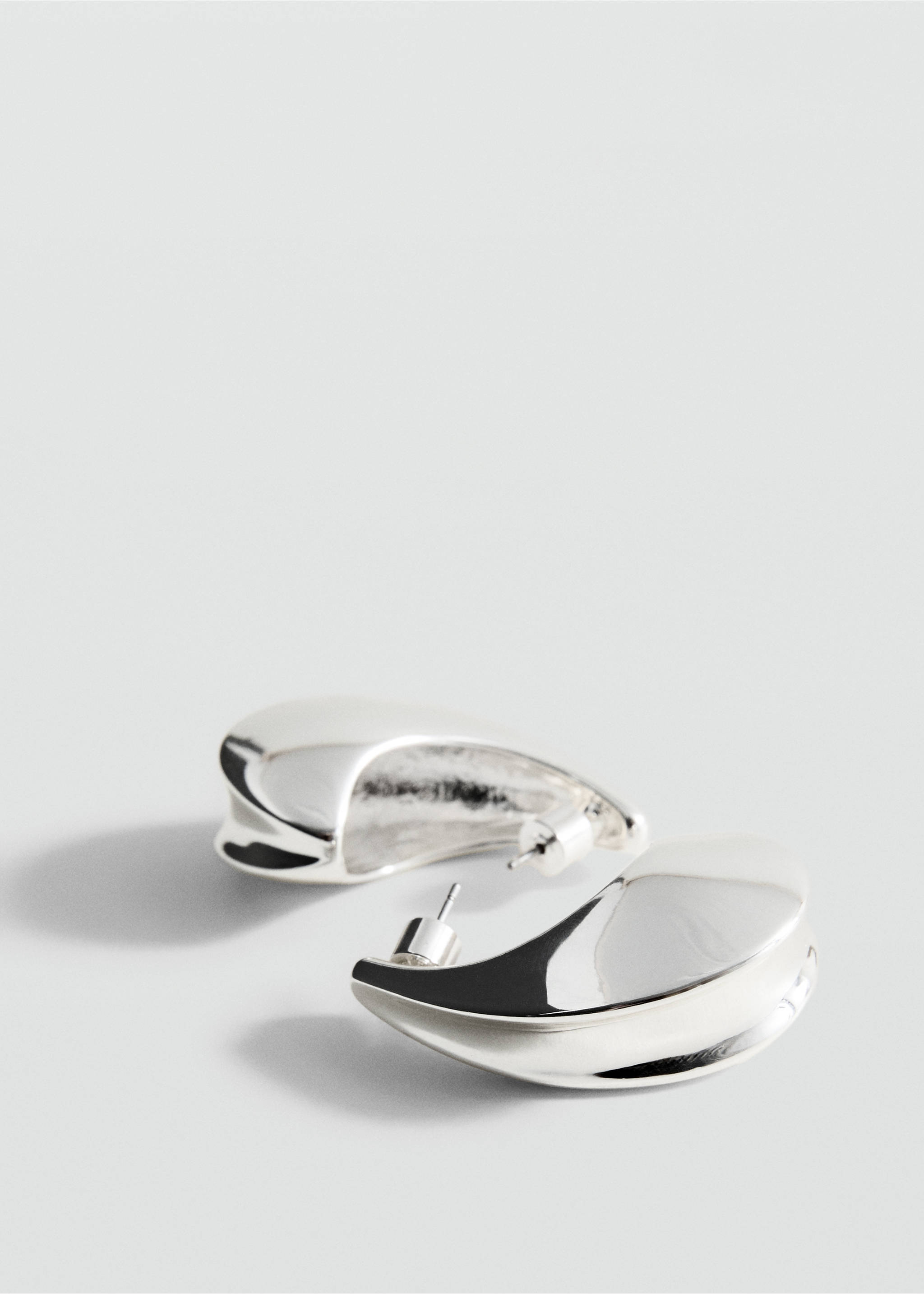 Volume hoop earrings - Medium plane, Silver. Ref: 17032547-00.