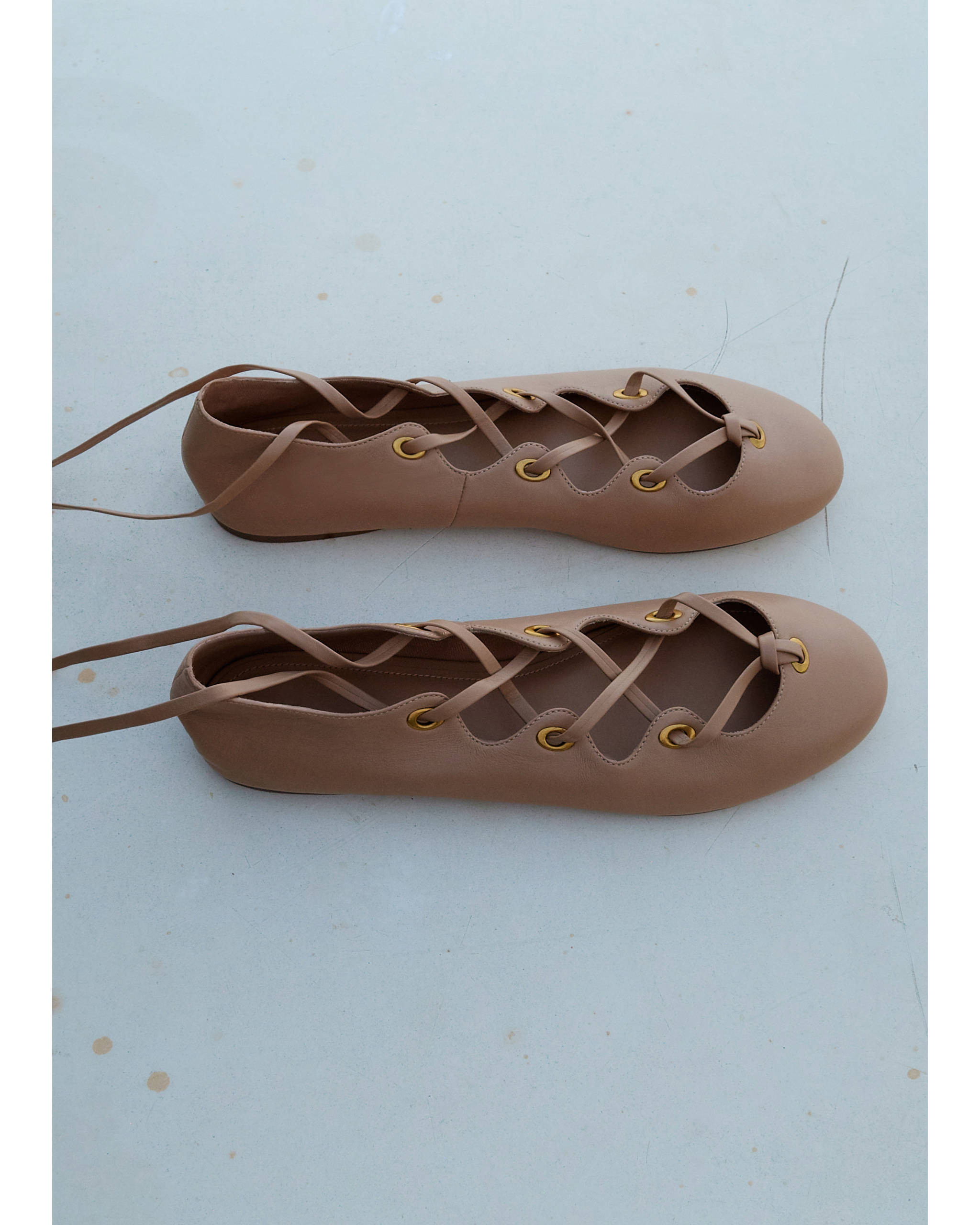 Leather ballet flats with crossed straps - General plane