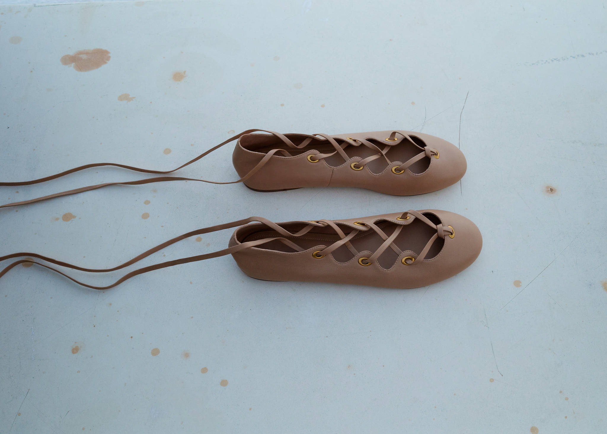Leather ballet flats with crossed straps - Panoramic plane