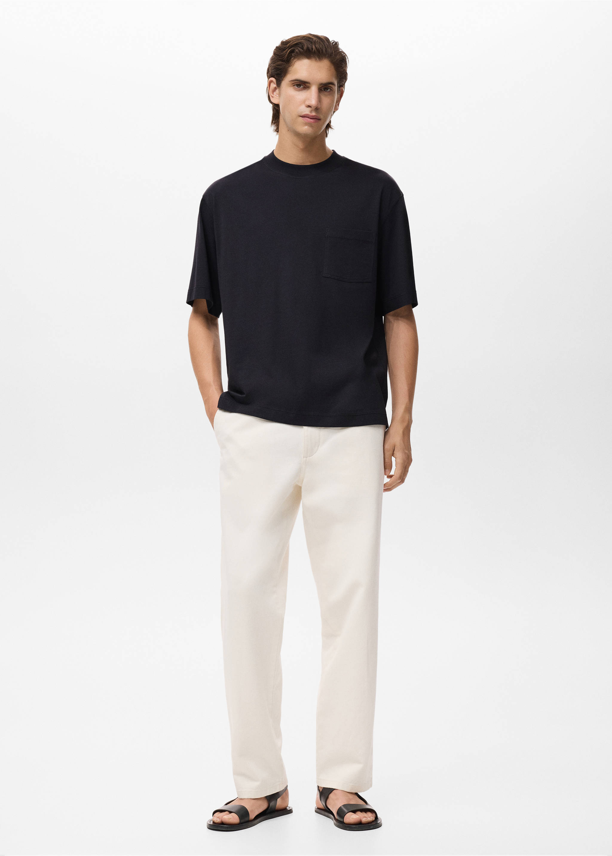 T-shirt 100 % coton boxy-fit avec poche - Plan général, Noir. Ref: 17032900-00.