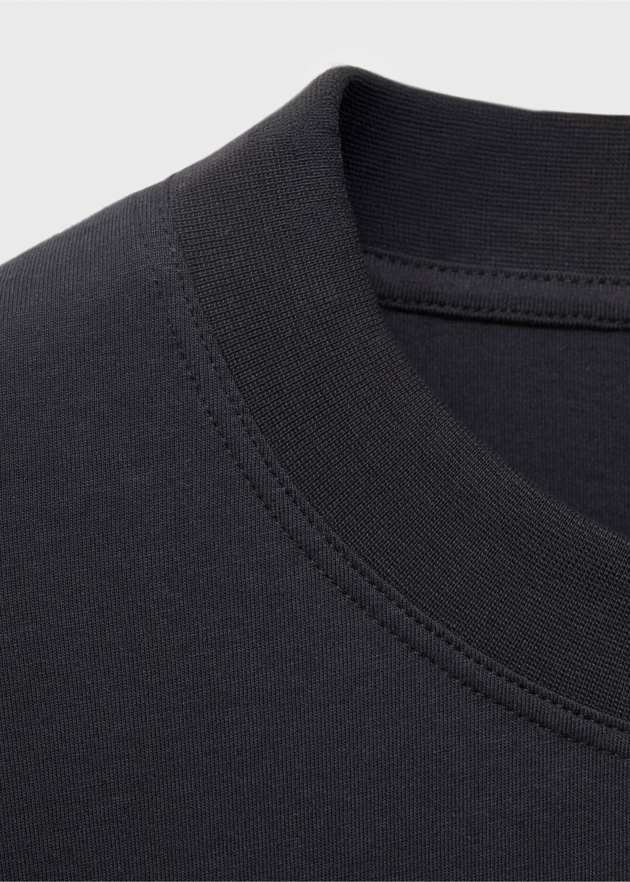 T-shirt 100 % coton boxy-fit avec poche - Détail de l'article 8, Noir. Ref: 17032900-00.