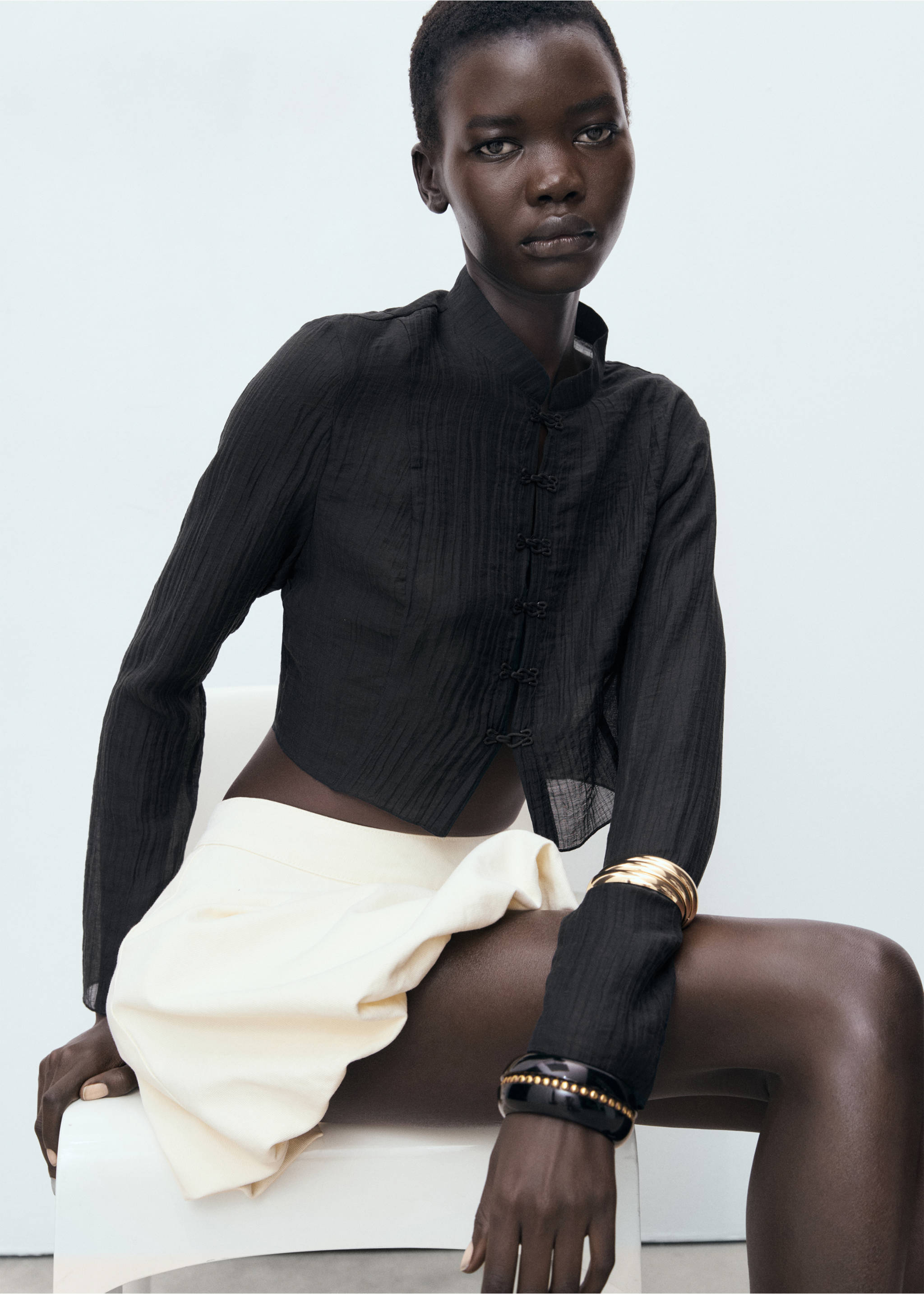 Lyocell blouse with toggles - Details of the article 2, Black. Ref: 17032901-00.