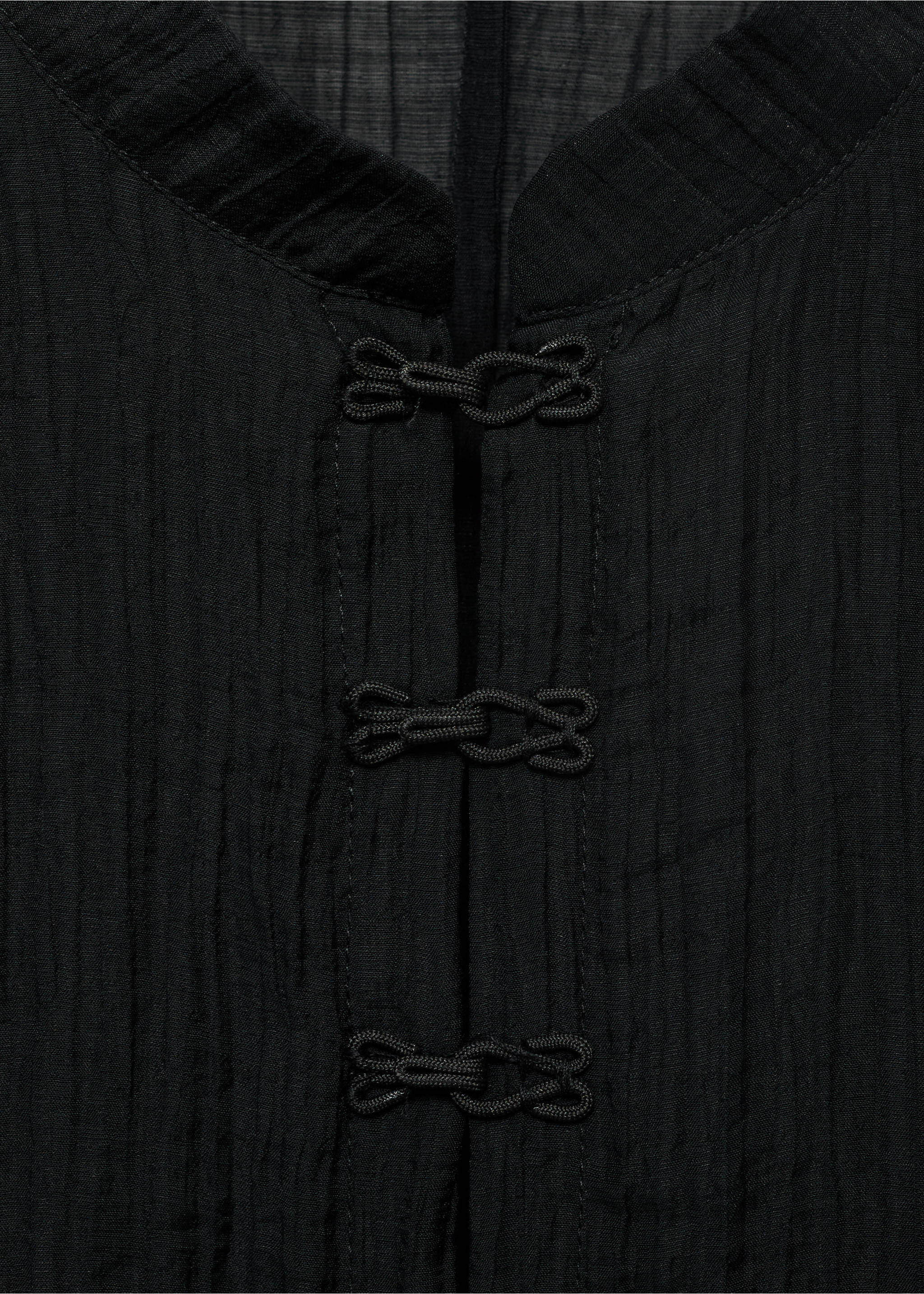 Lyocell blouse with toggles - Details of the article 8, Black. Ref: 17032901-00.