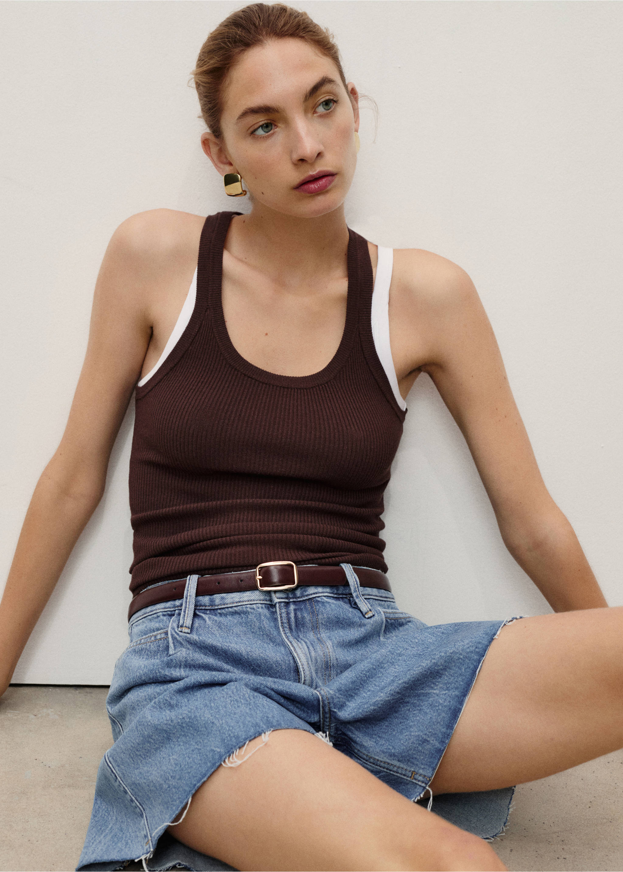 Denim shorts with frayed hem and pleats - Details of the article 2, Medium Blue. Ref: 17032902-00.