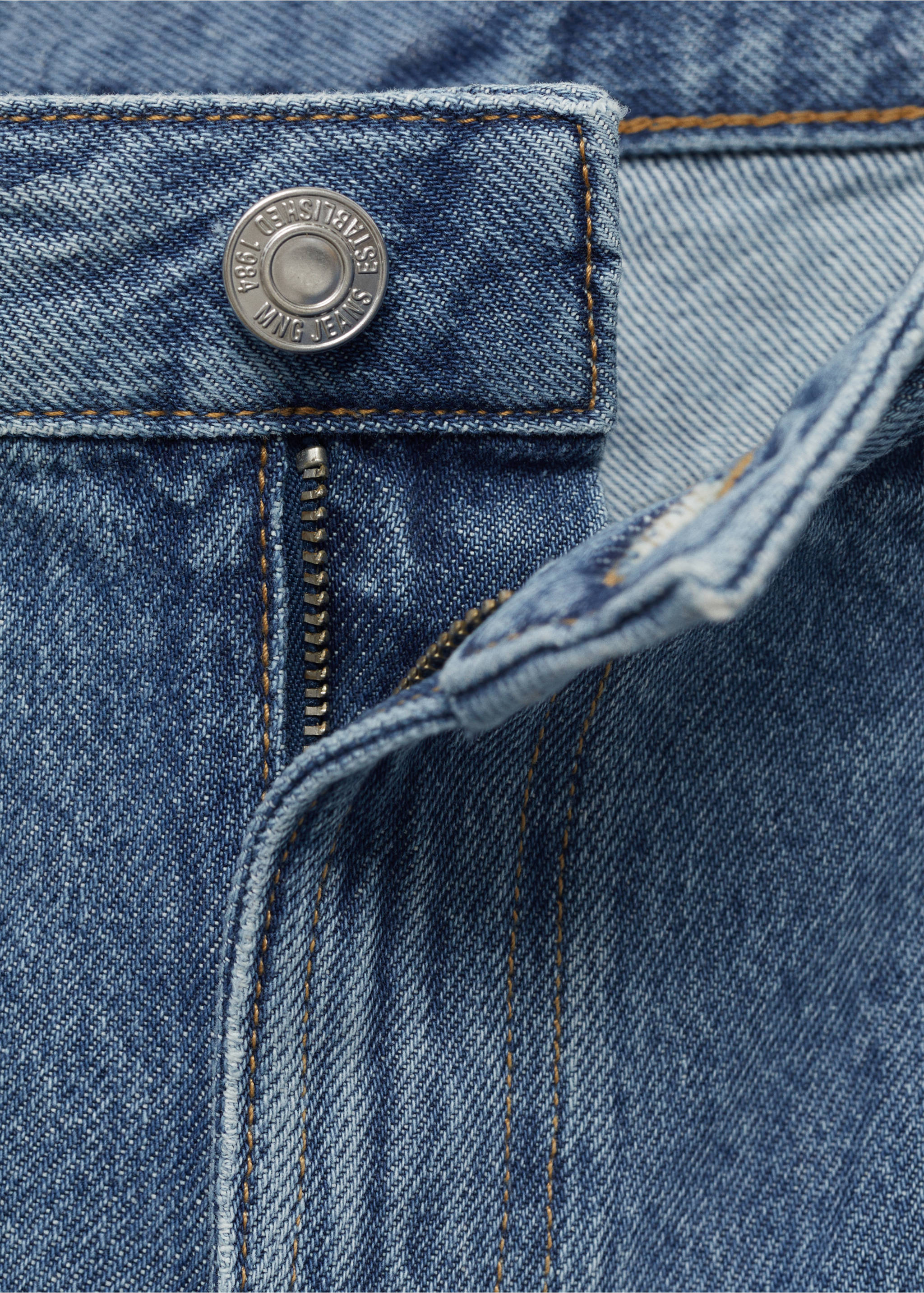 Denim shorts with frayed hem and pleats - Details of the article 8, Medium Blue. Ref: 17032902-00.