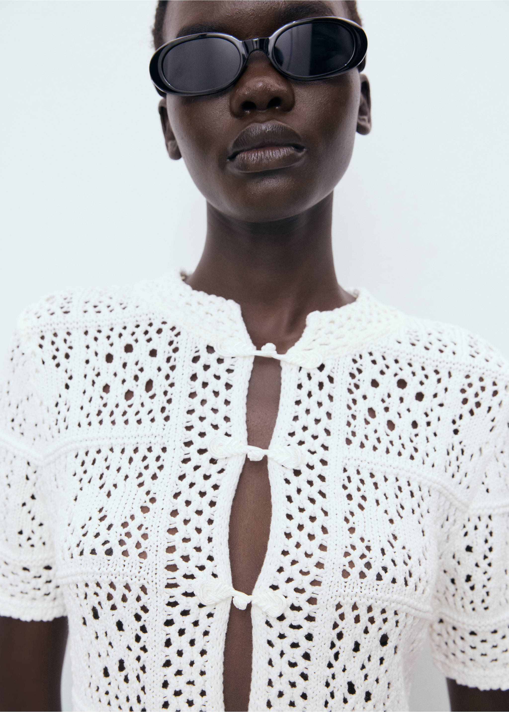 Short-sleeved crochet cardigan - Details of the article 1, White. Ref: 17032904-00.