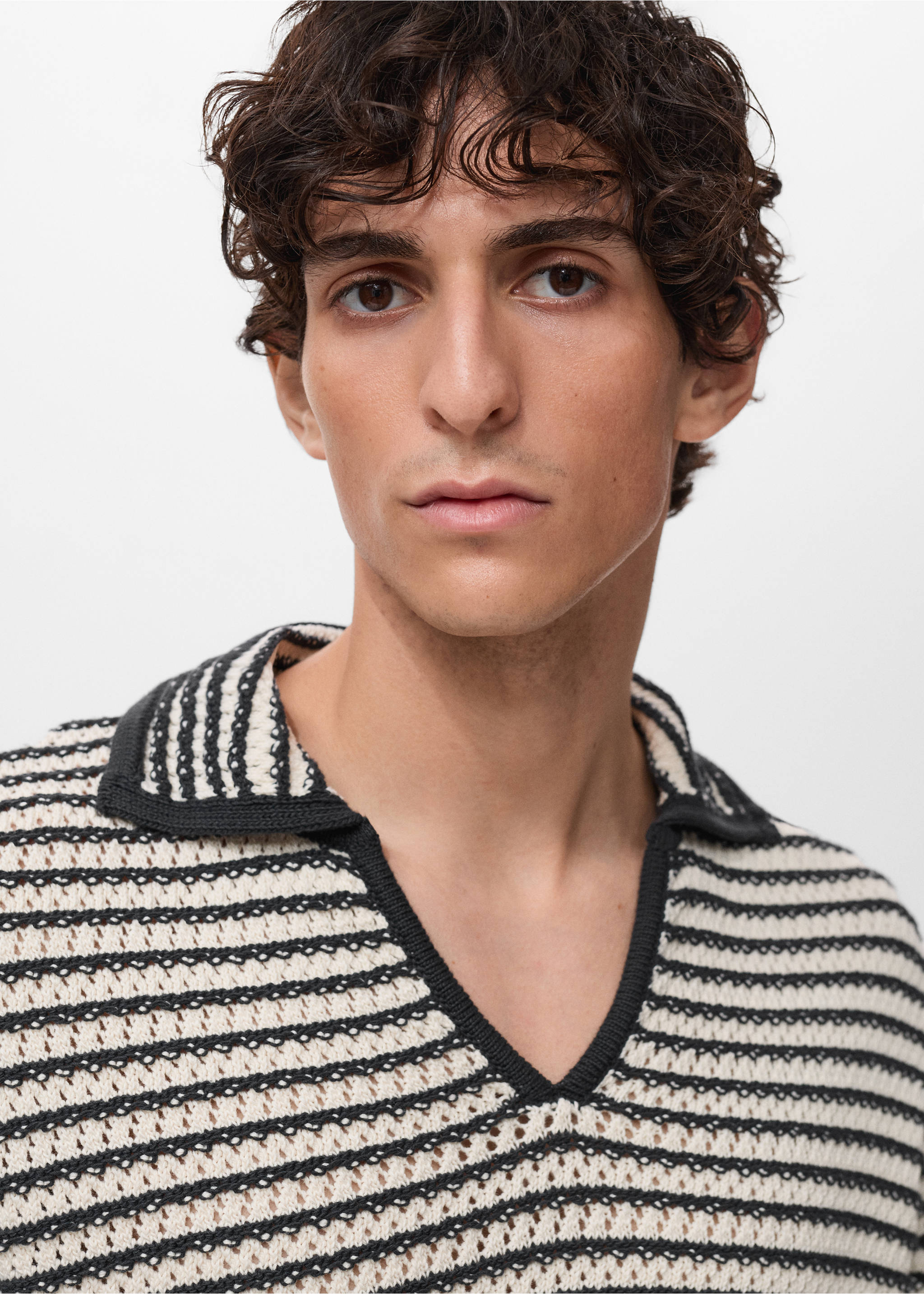 100% cotton polo shirt with striped structure - Details of the article 1, Black. Ref: 17032905-00.