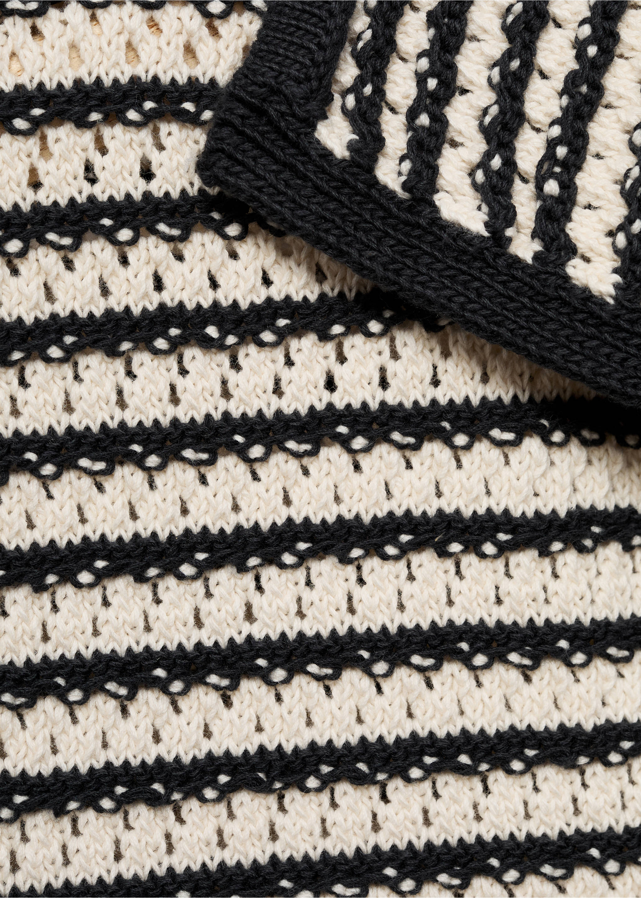 100% cotton polo shirt with striped structure - Details of the article 0, Black. Ref: 17032905-00.