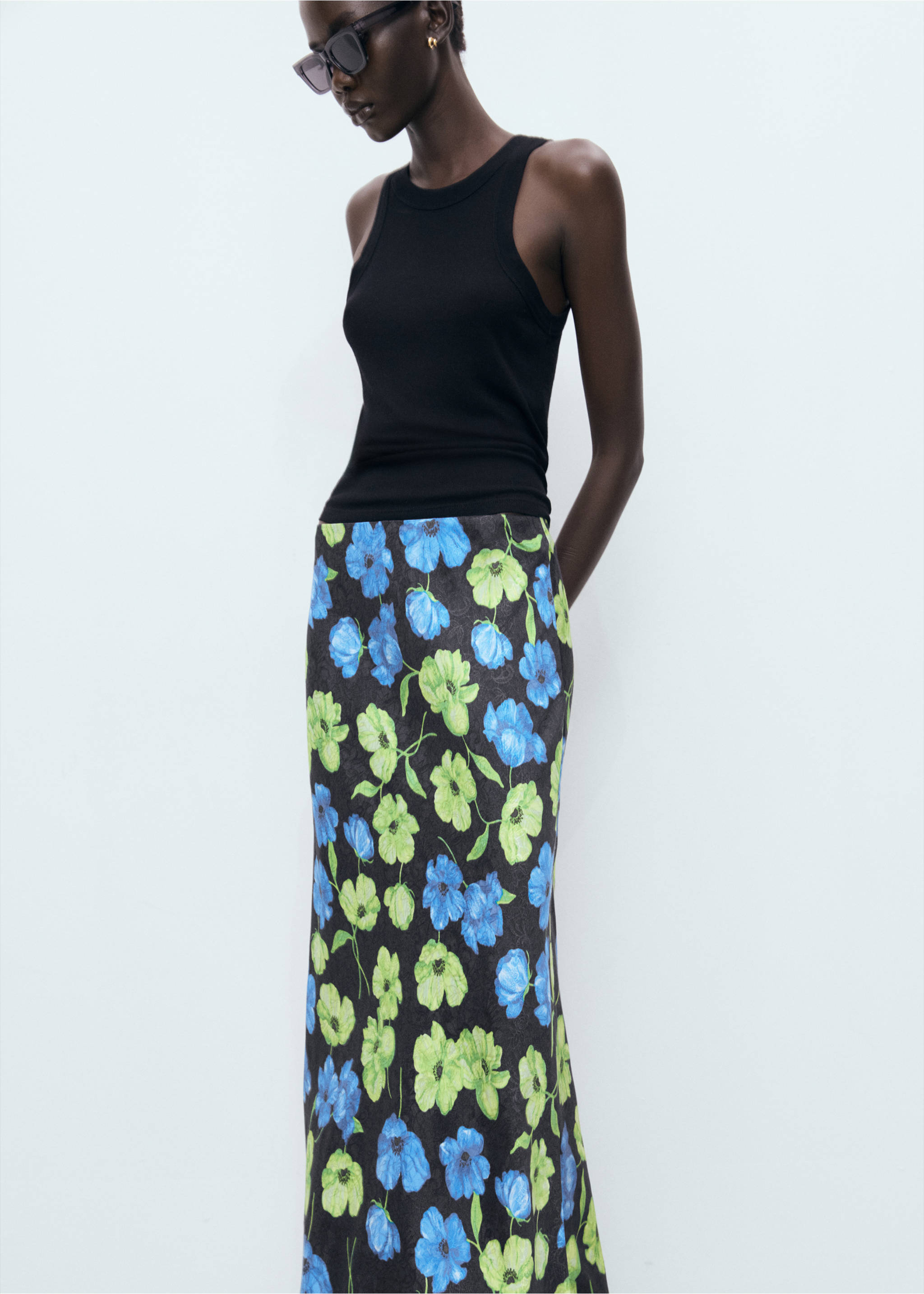Floral-print long skirt - Details of the article 2, Black. Ref: 17032910-00.