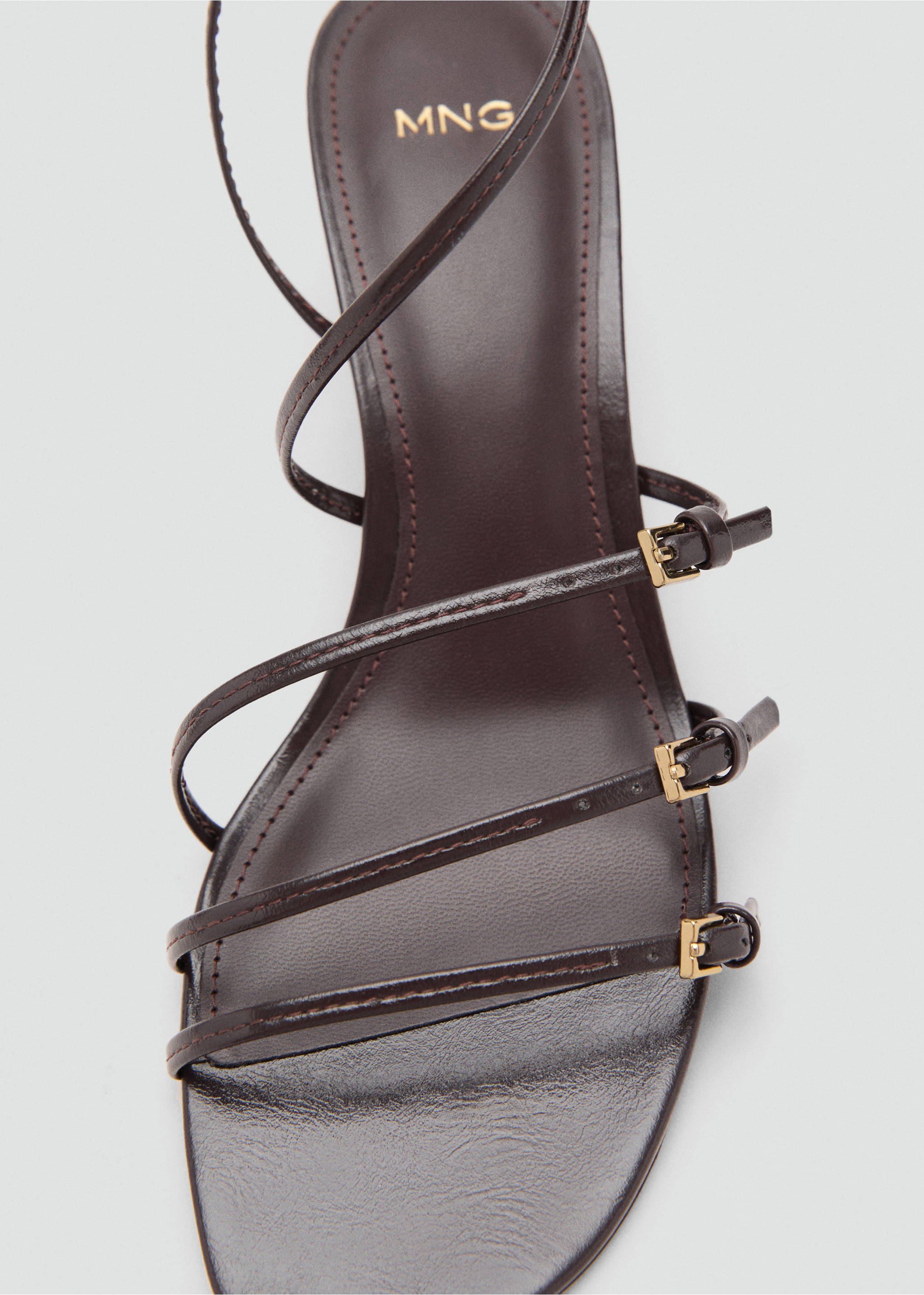 Kitten-heel sandals with buckle - Details of the article 2, Chocolate. Ref: 17032919-00.