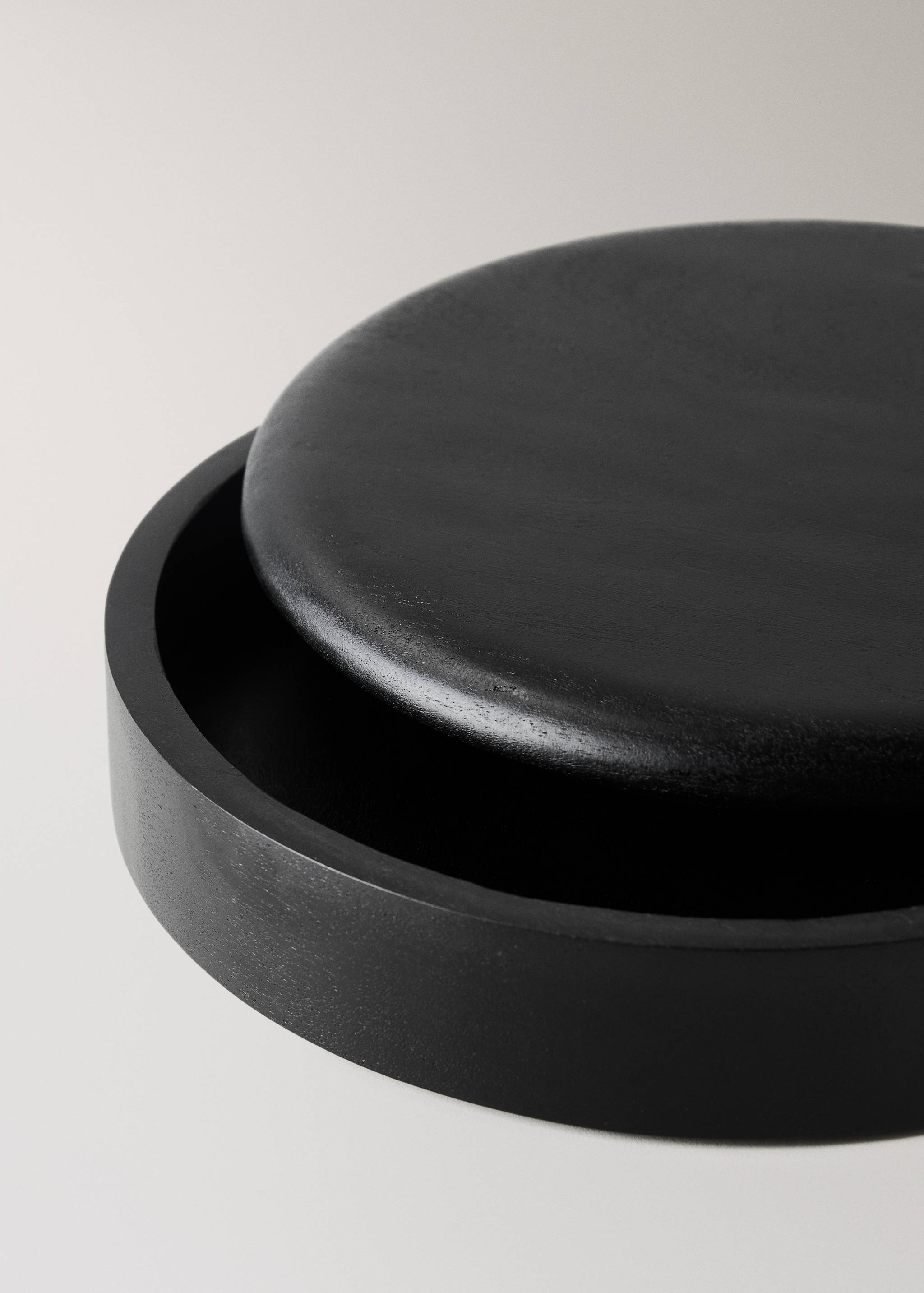 Medium round acacia wood box - Details of the article 1