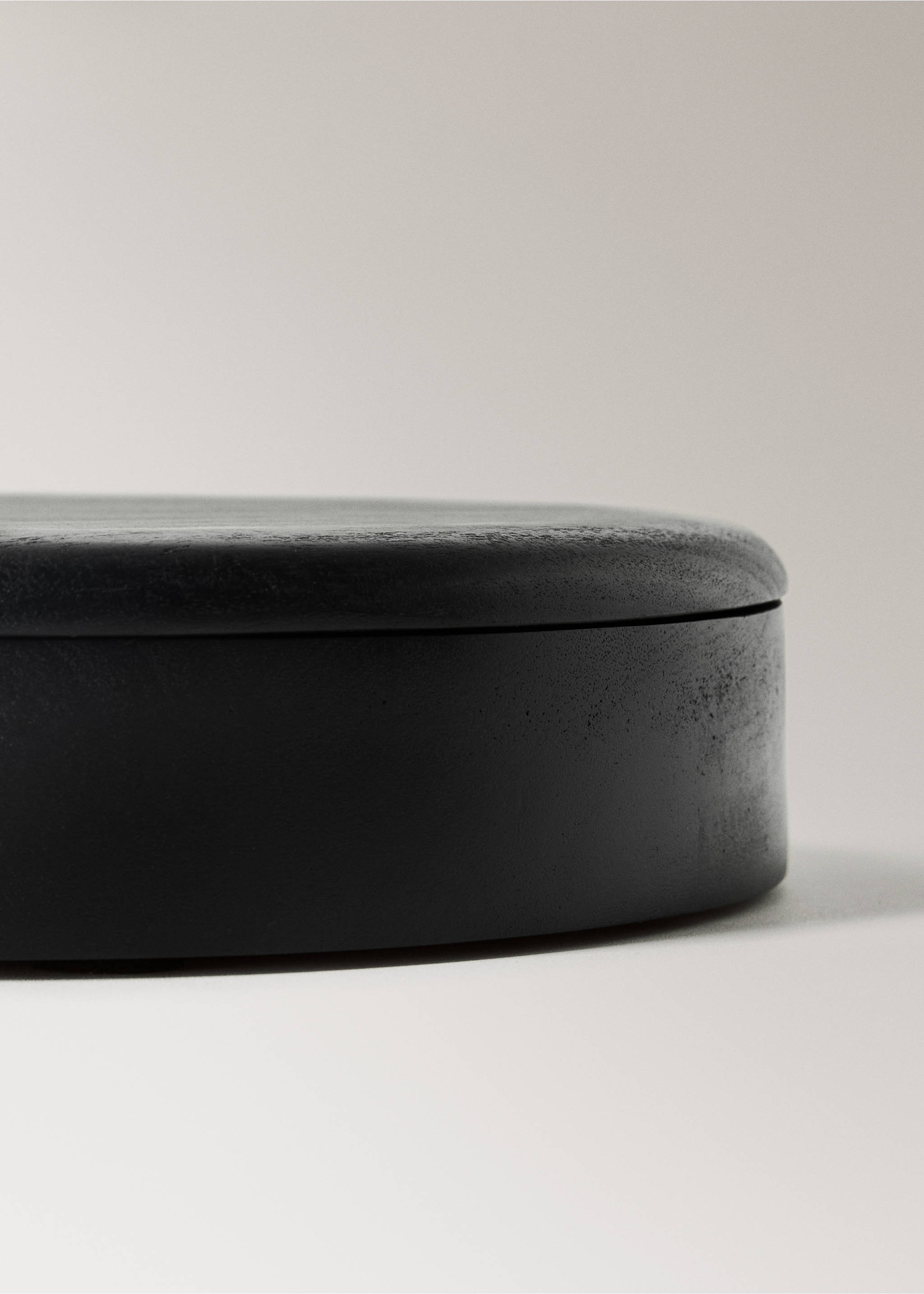 Medium round acacia wood box - Details of the article 2, Black. Ref: 17032924-00.