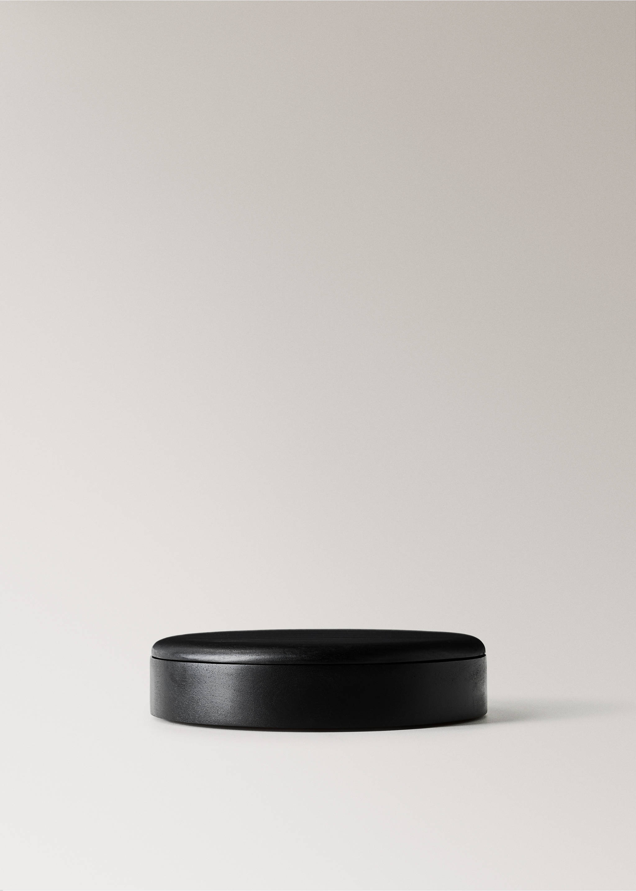 Medium round acacia wood box - Article without model, Black. Ref: 17032924-00.