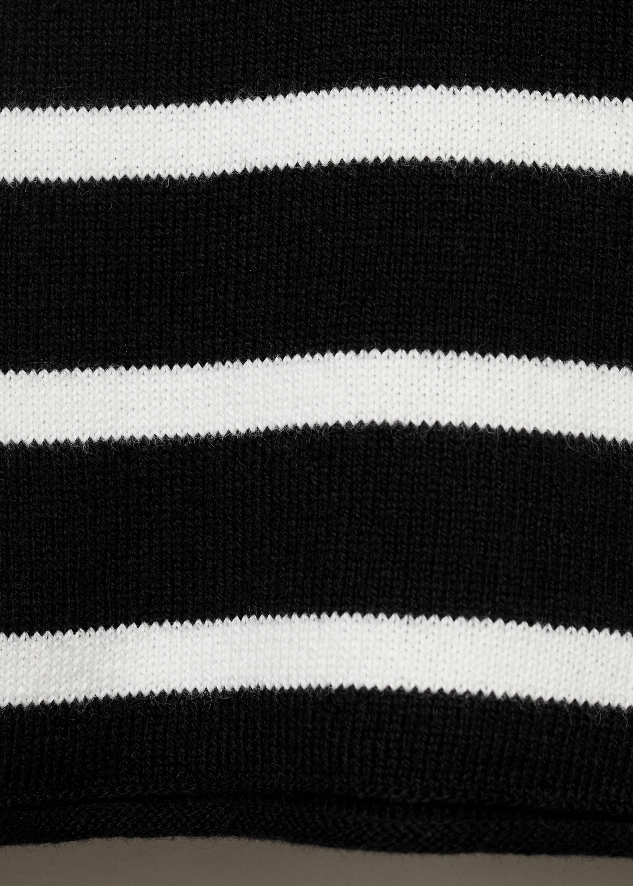 Pull-over en maille à rayures - Détail de l'article 0, Noir. Ref: 17033276-00.