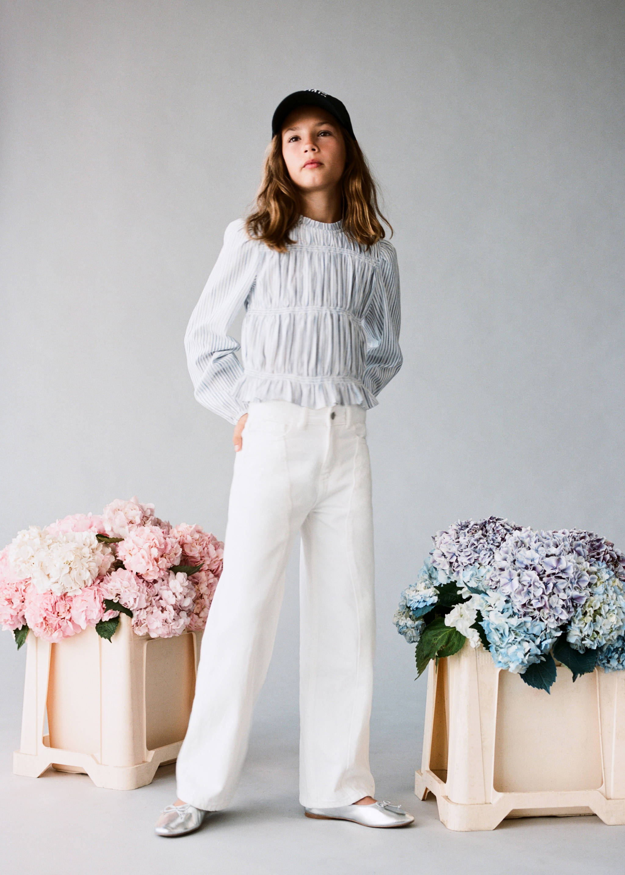 Wide-leg jeans with seam detail - Details of the article 6