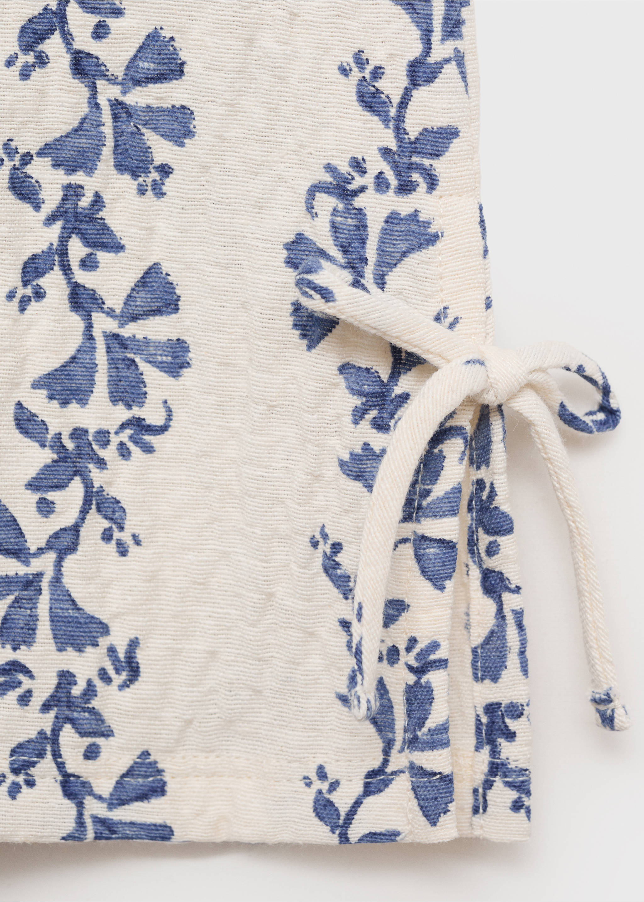 Gemusterte Bluse mit Schleifendetails - Detail des Artikels 8, Ecru. Ref: 17033291-00.