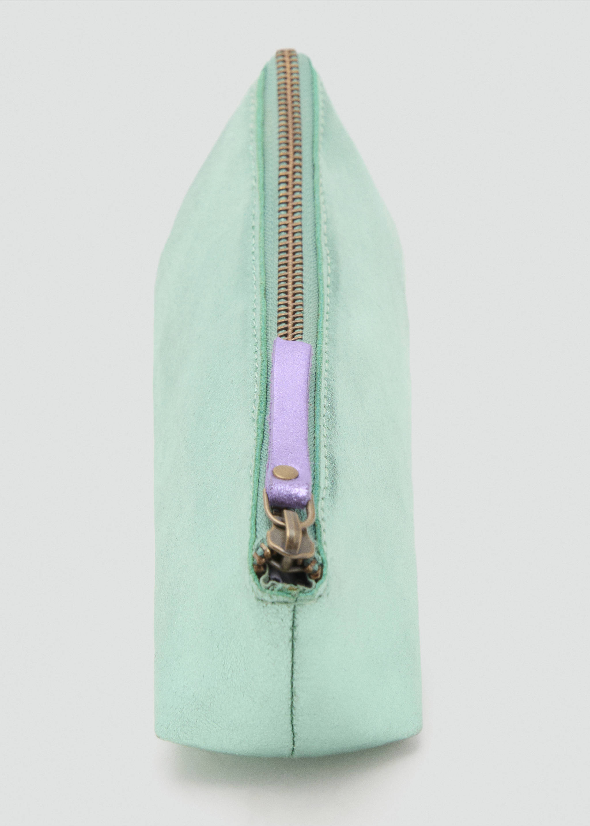 Estojo de pele com efeito metalizado - Pormenor do artigo 1, Verde-água. Ref: 17033300-00.