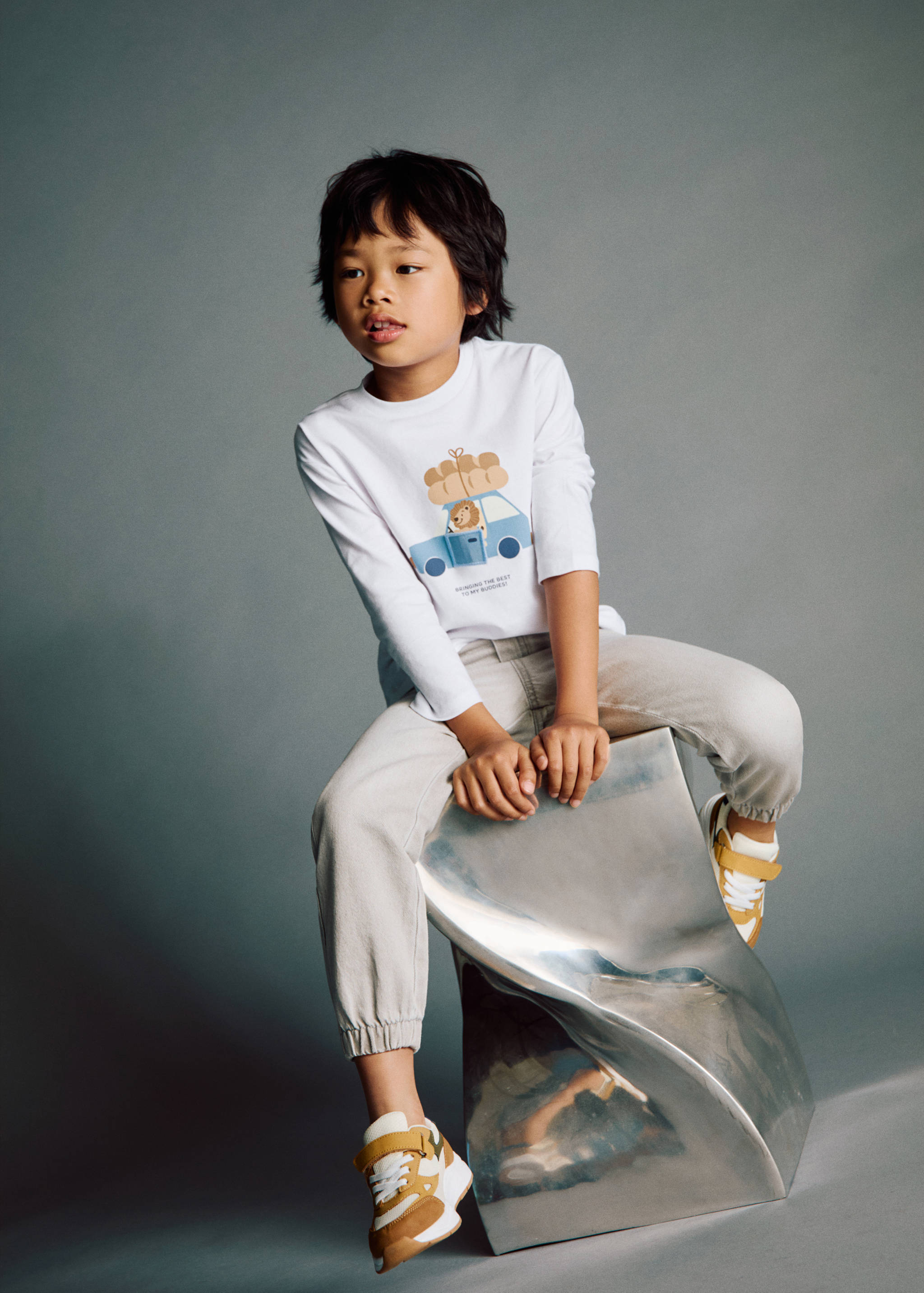 Jogger-style jeans - General plane