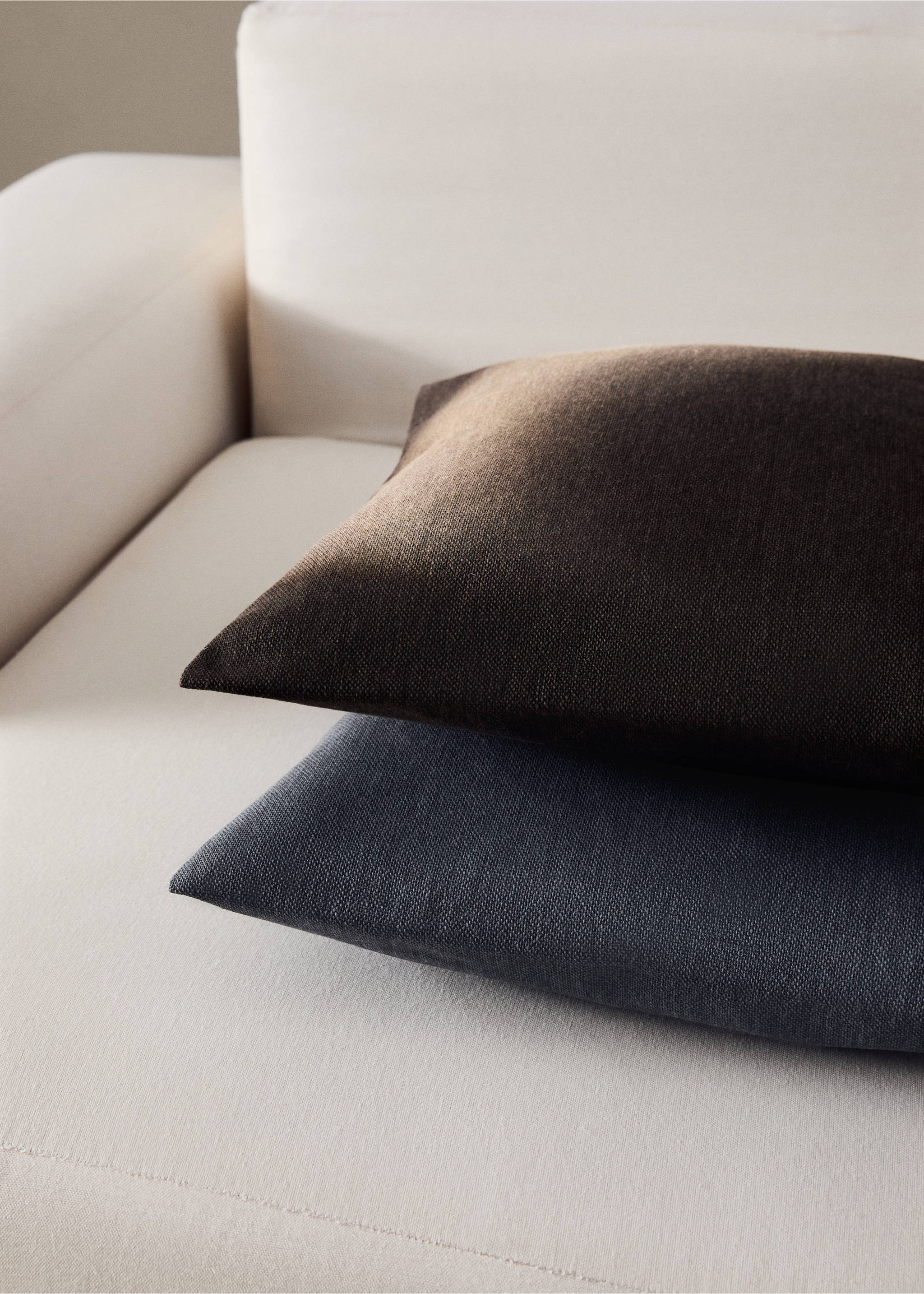 Cushion cover with structure, 45x45 cm - General plane, Chocolate. Ref: 17033312-00.