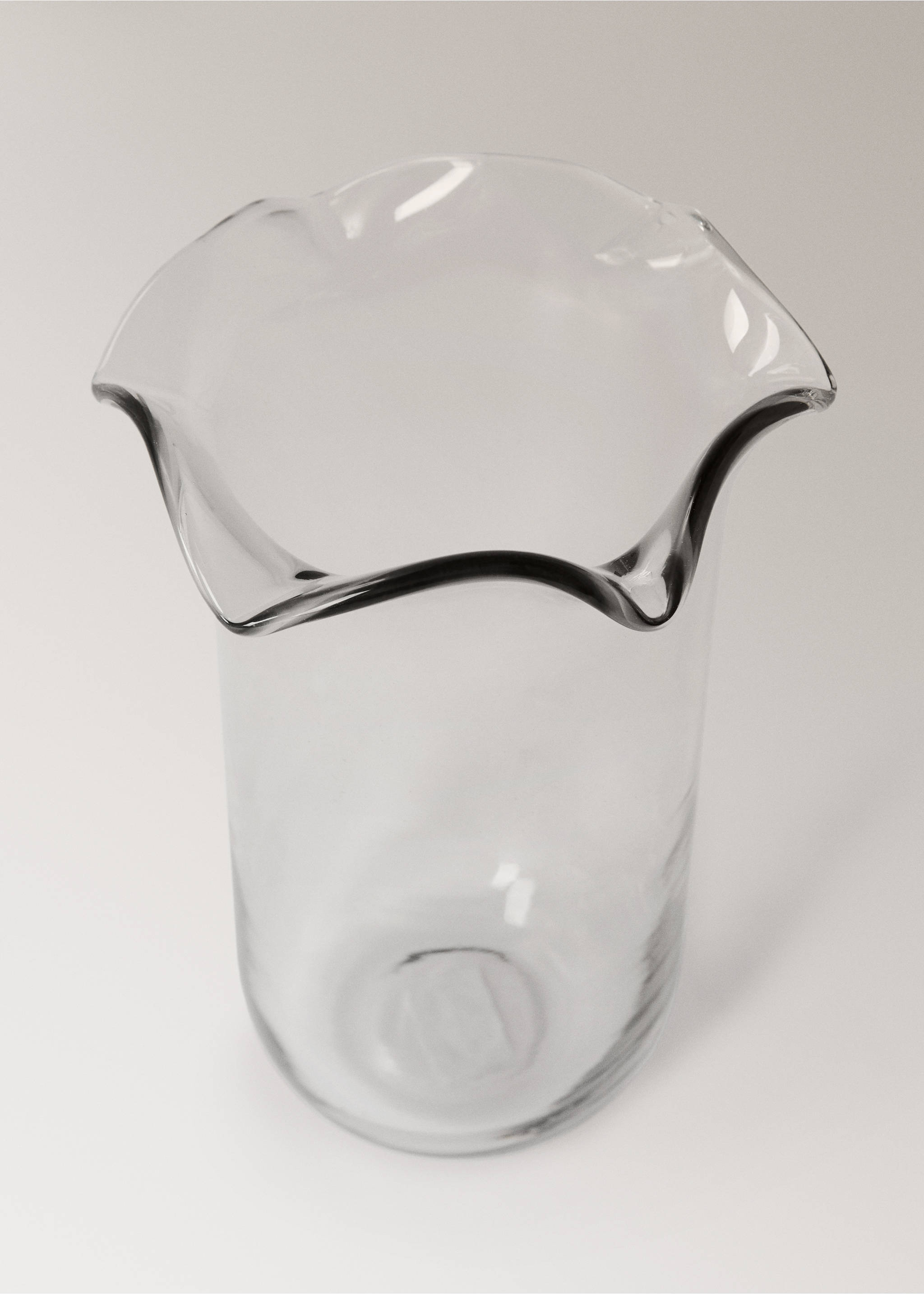 Recycled glass vase with waves - Details of the article 1, Ice Grey. Ref: 17033322-00.