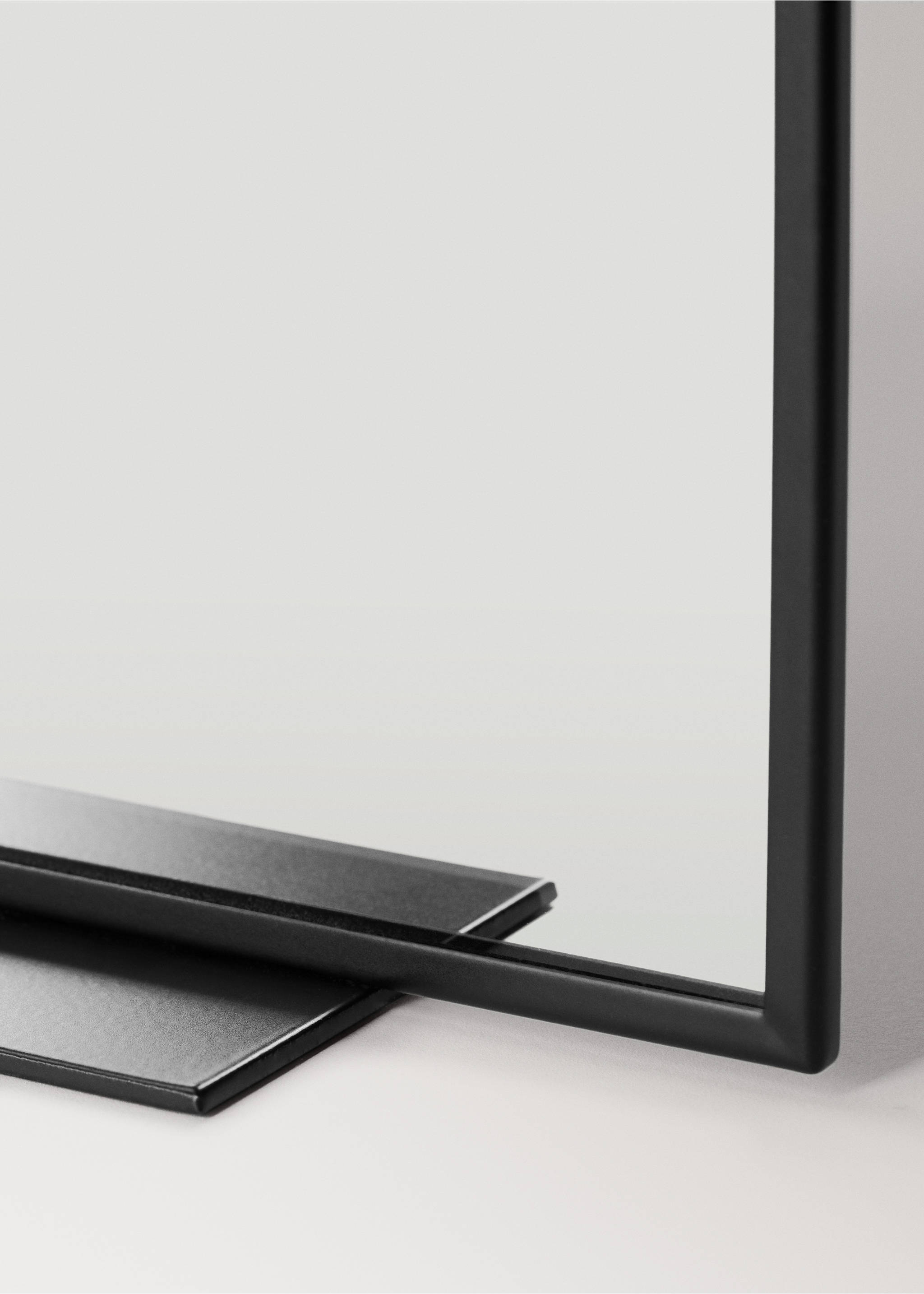 Metal vanity mirror - Details of the article 3, Black. Ref: 17033804-00.