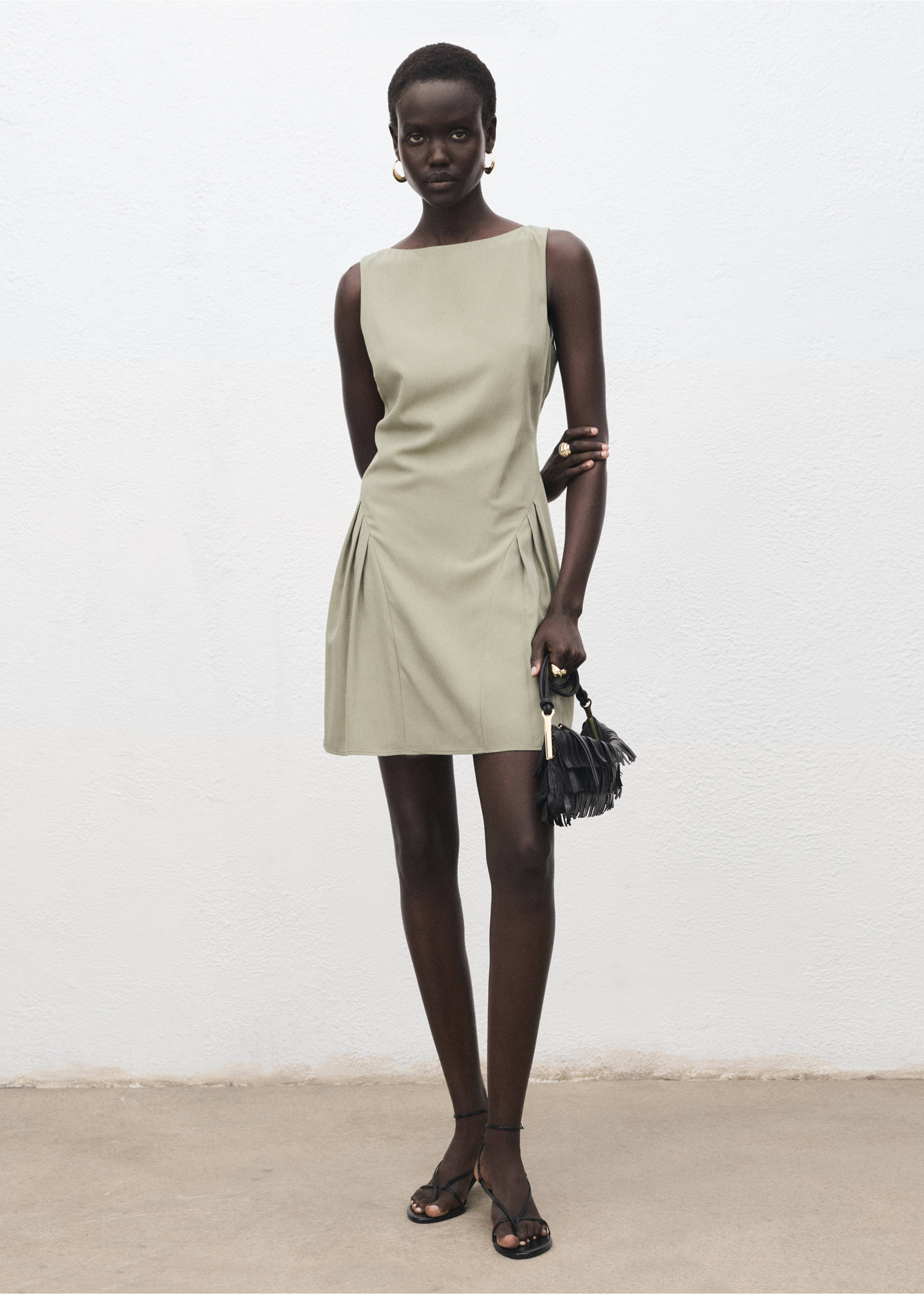 Vestido cuello barco pliegues - Plano general, Khaki. Ref: 17034083-00.