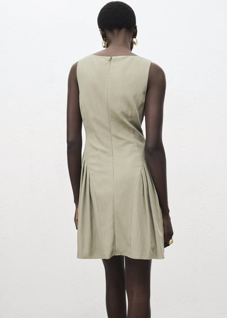 Boat-neck dress with pleats - Women