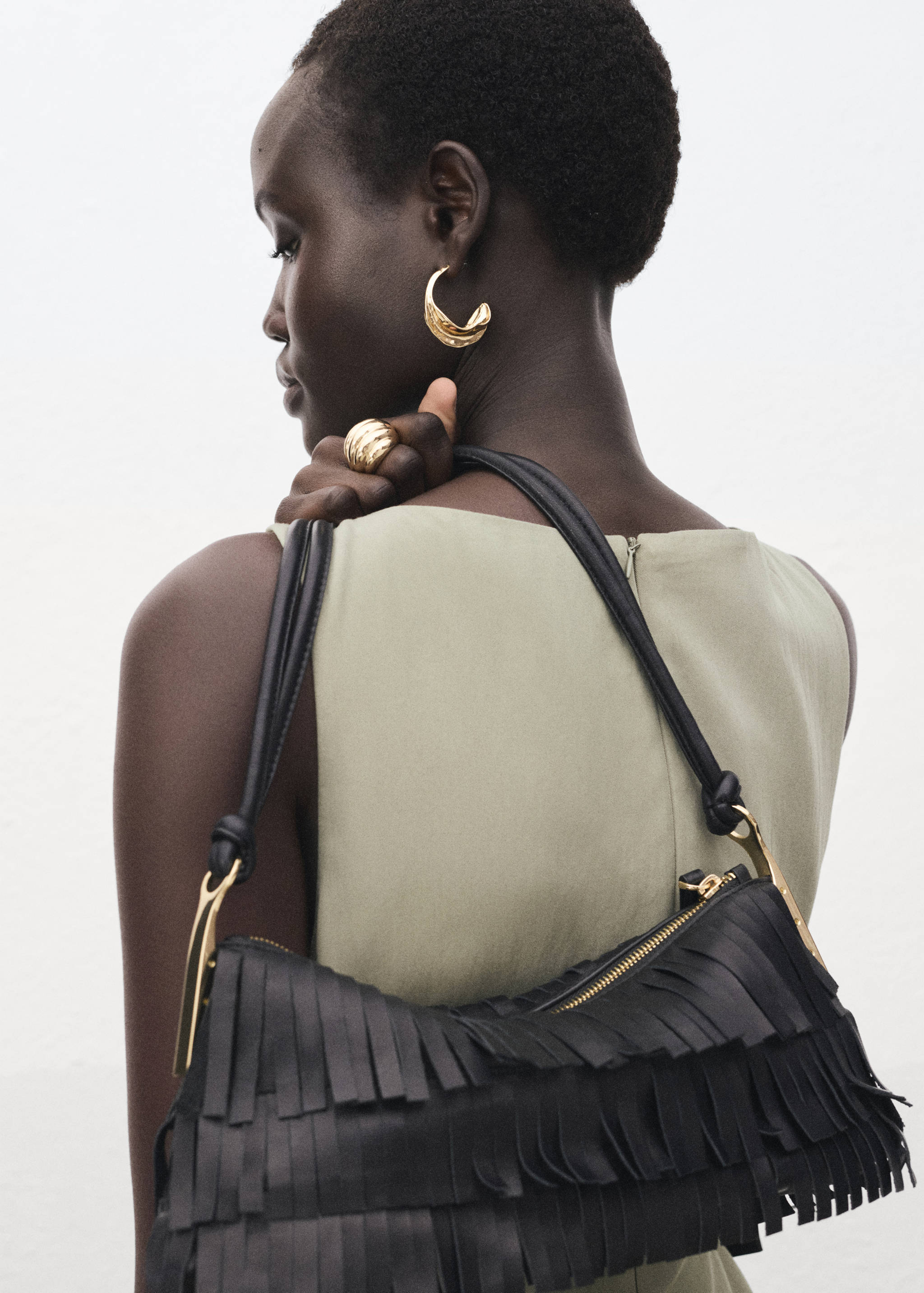 Boat-neck dress with pleats - Details of the article 1