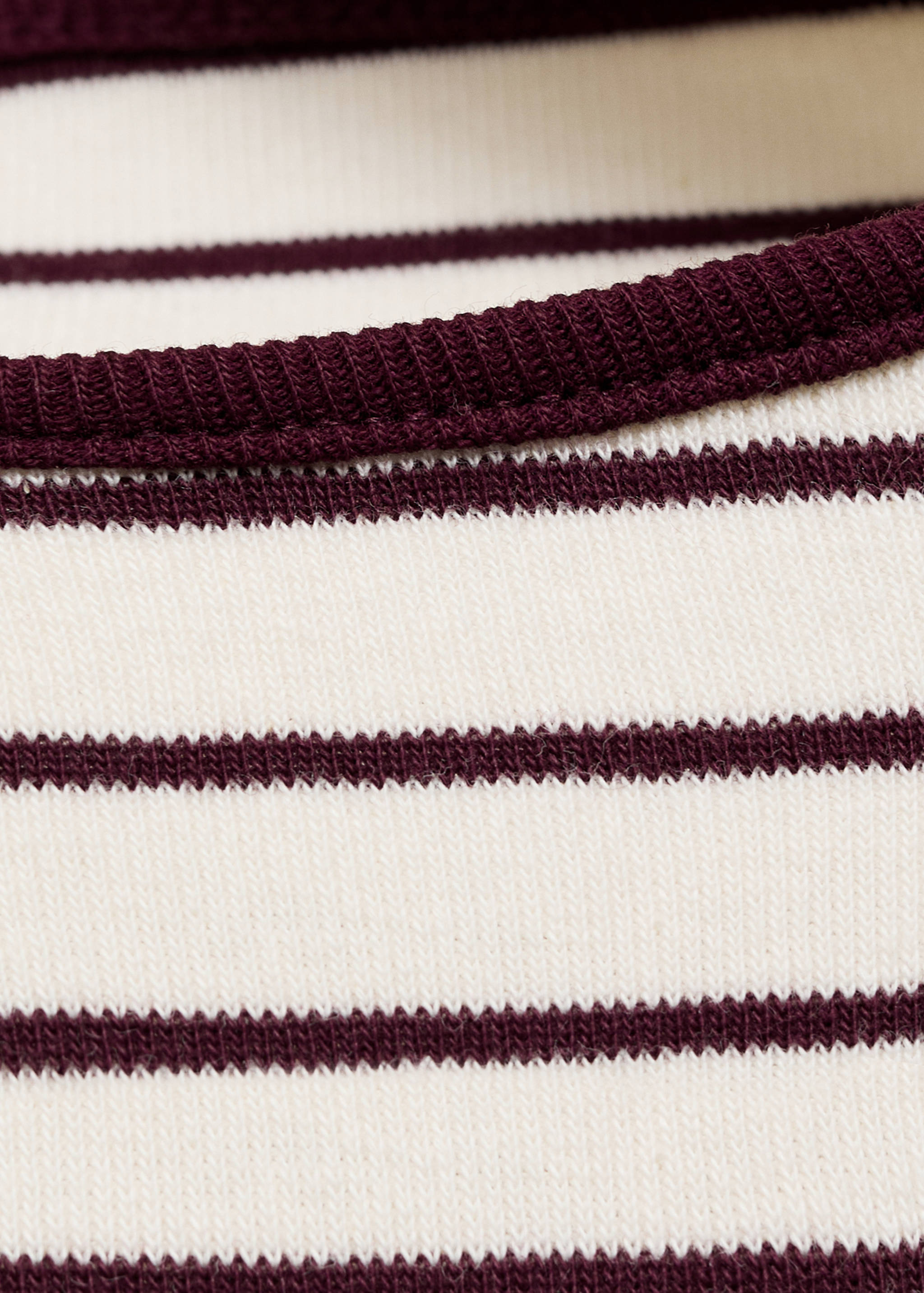 Cotton t-shirt with buttoned cuffs - Details of the article 0