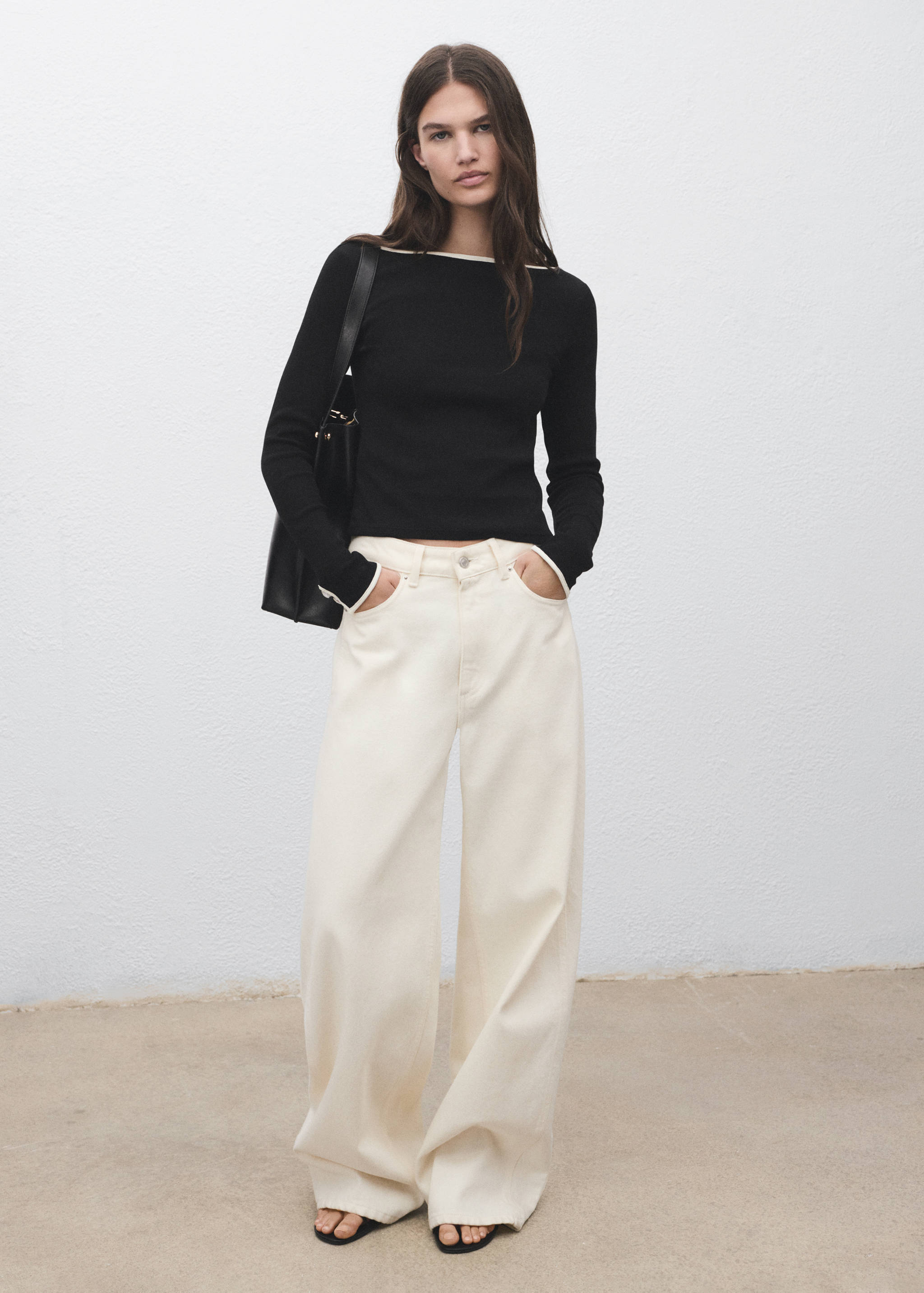 Cotton t-shirt with buttoned cuffs - General plane