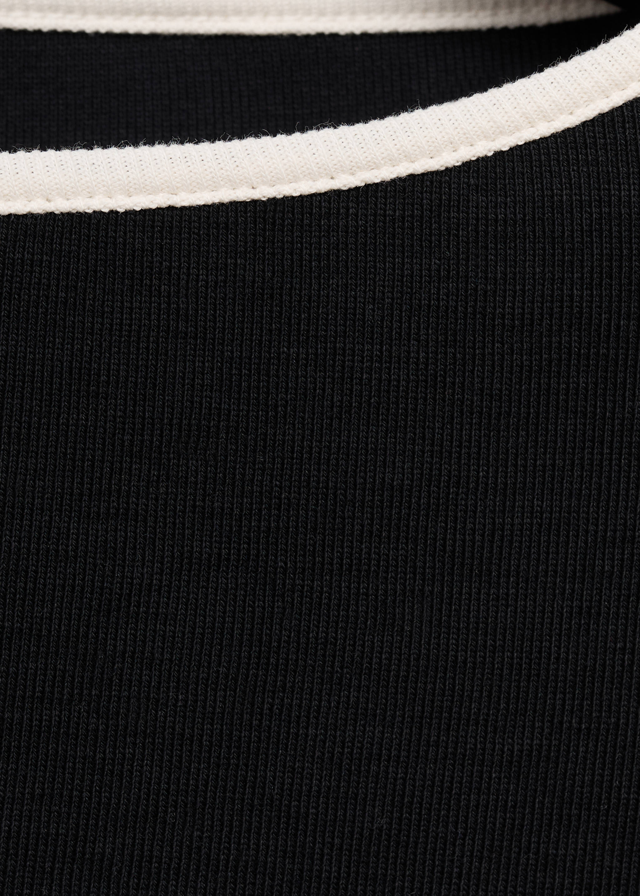 Cotton t-shirt with buttoned cuffs - Details of the article 8